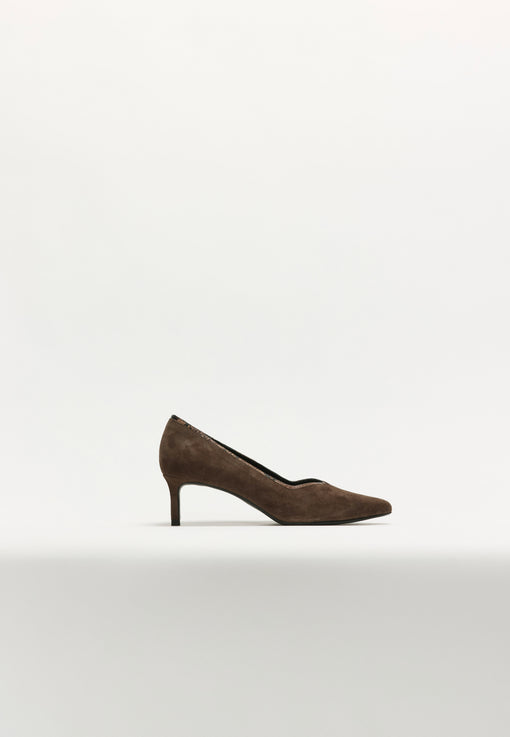 Leather pumps