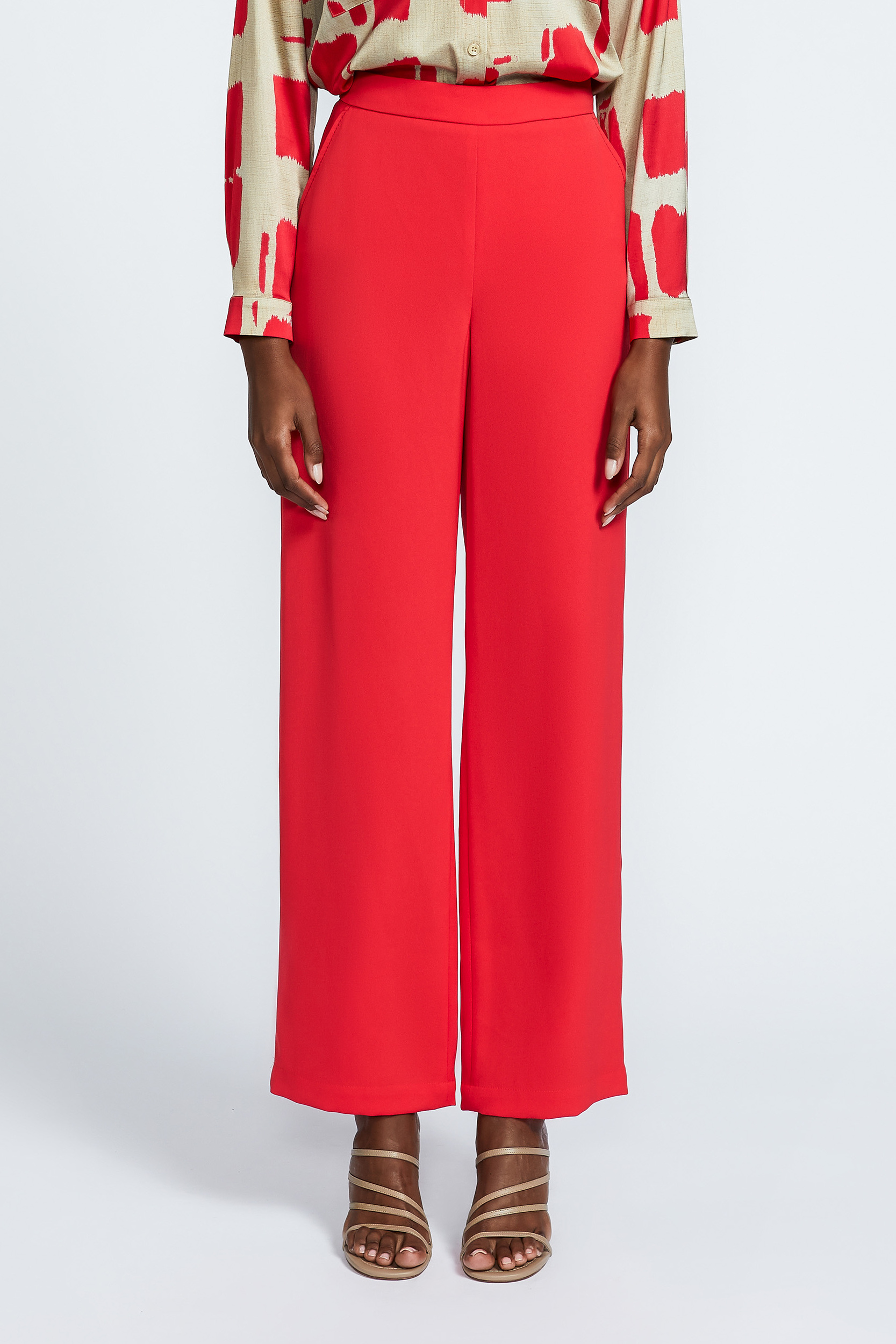 Trousers with elastic