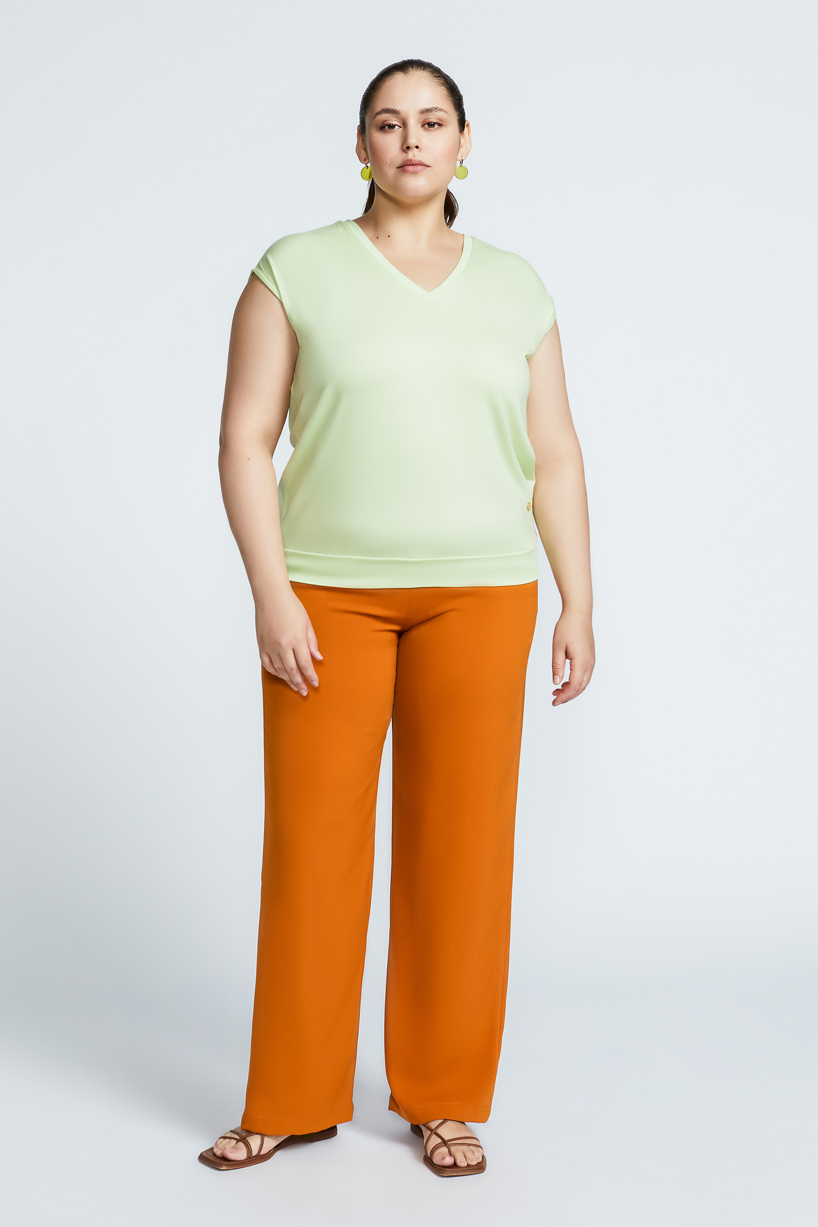 Trousers with elastic