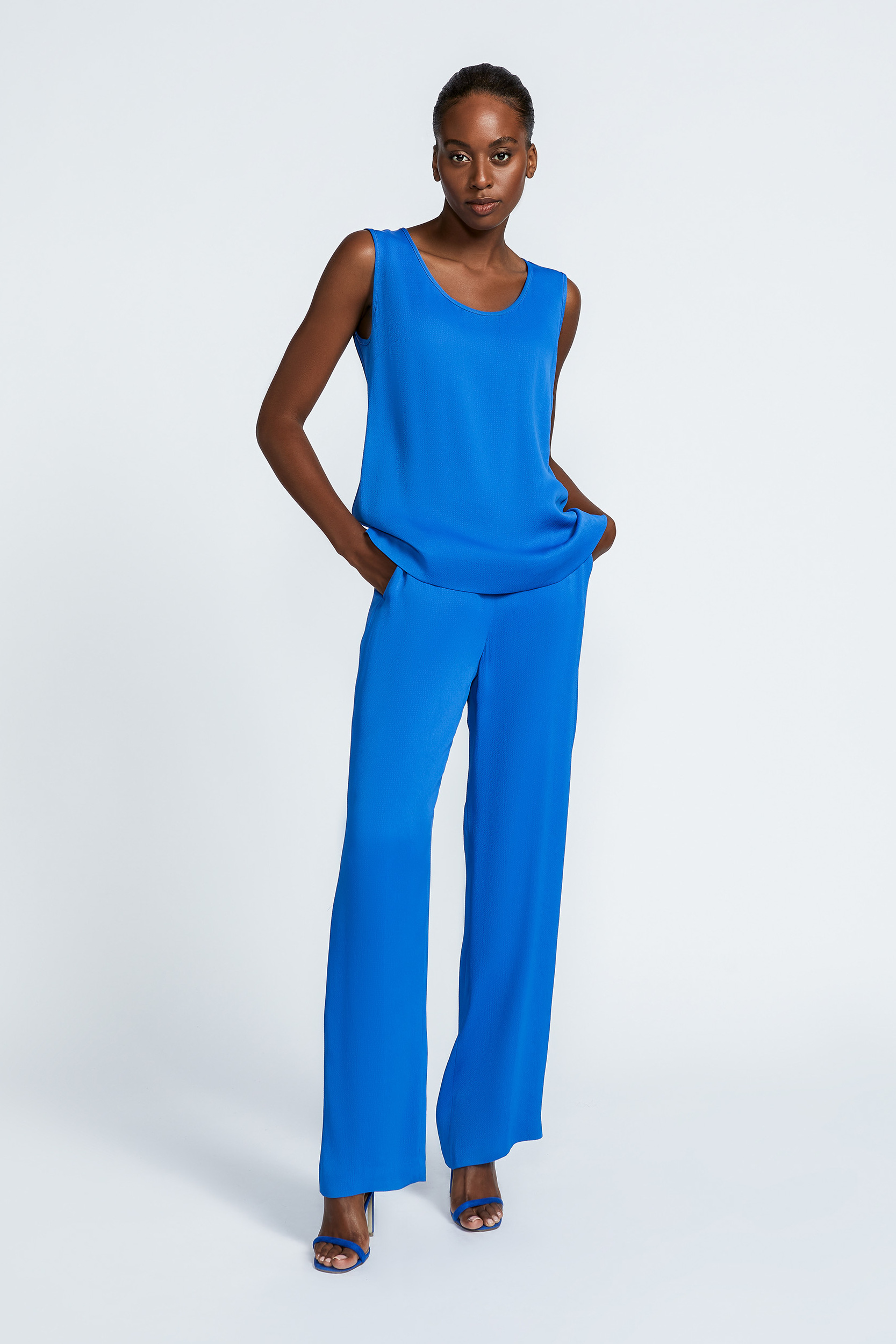 Trousers with wide legs