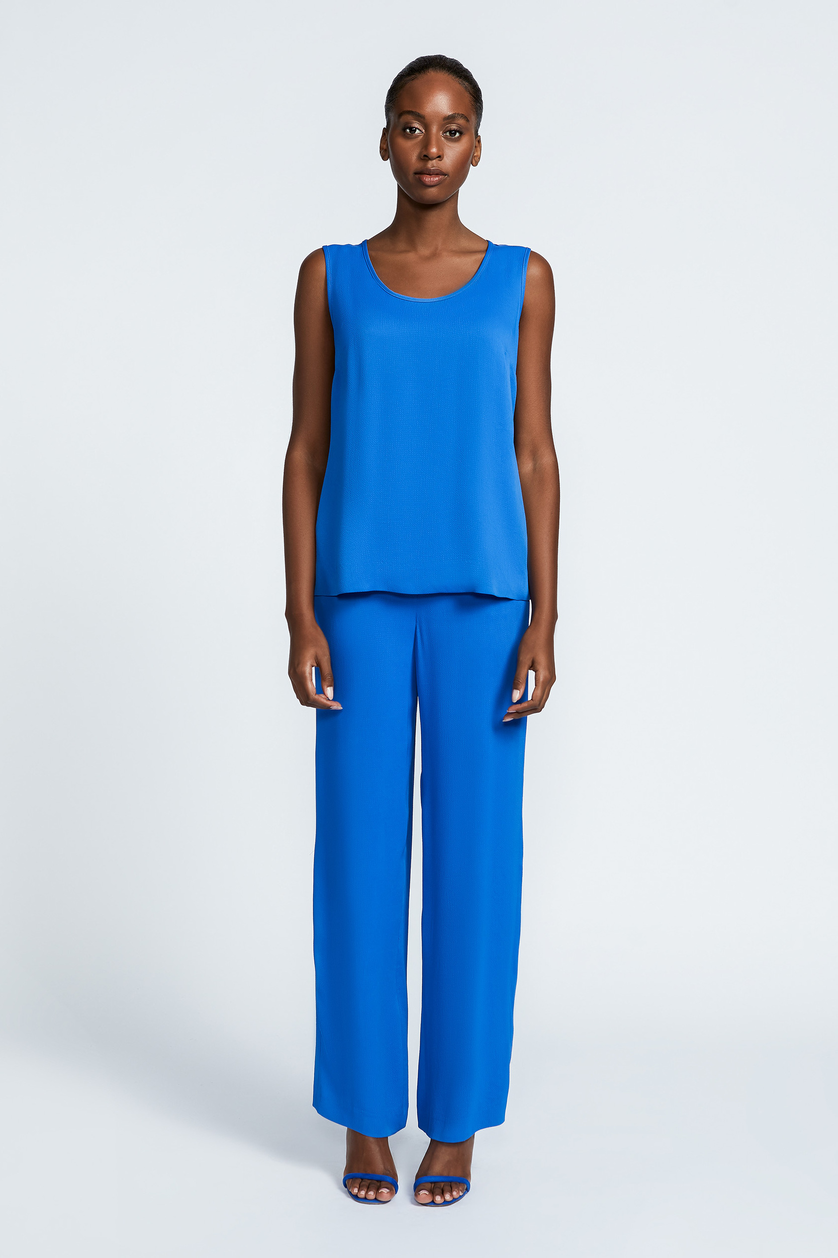 Trousers with wide legs