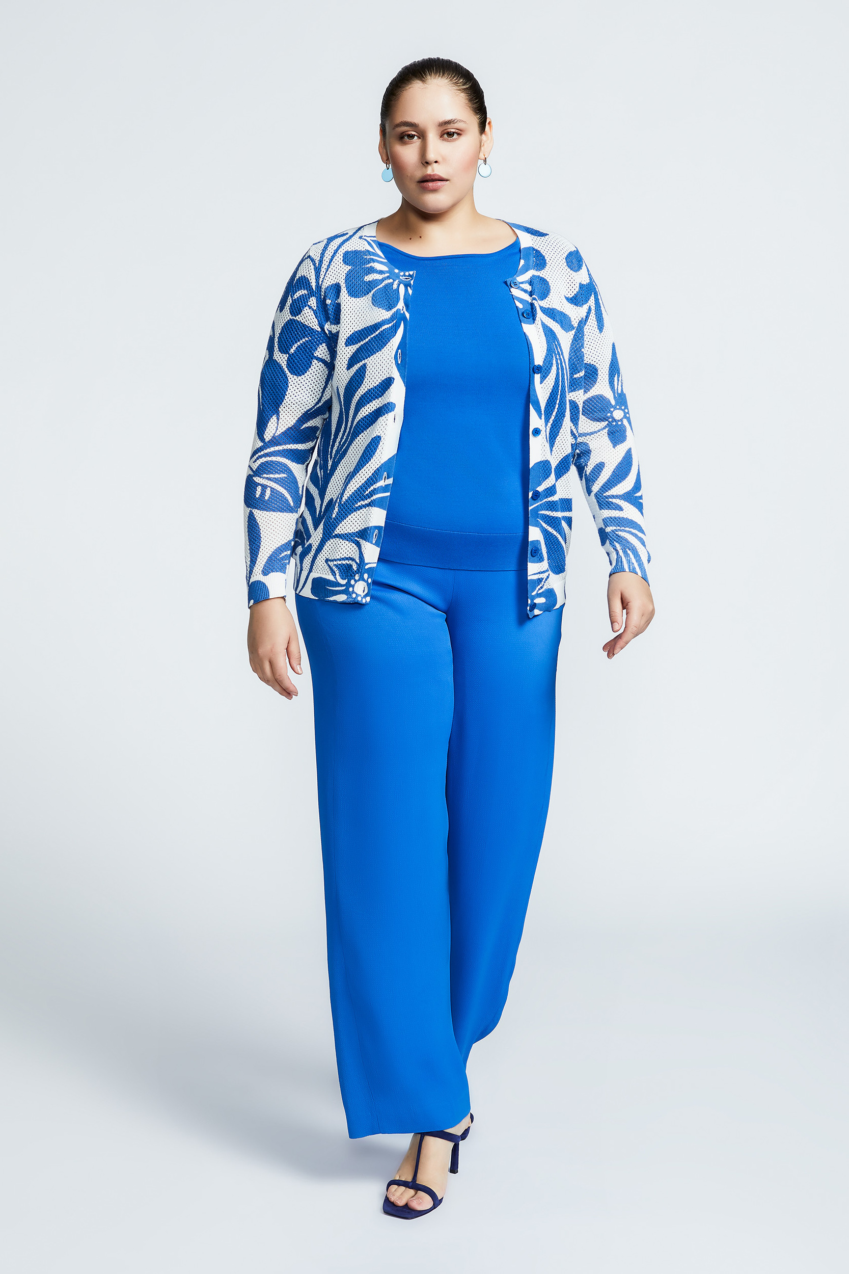 Trousers with wide legs
