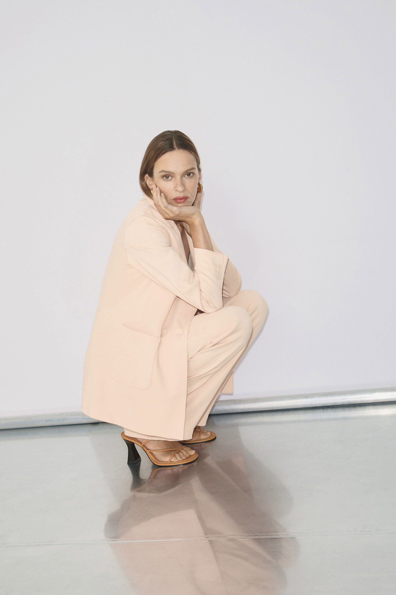 Trousers with wide legs