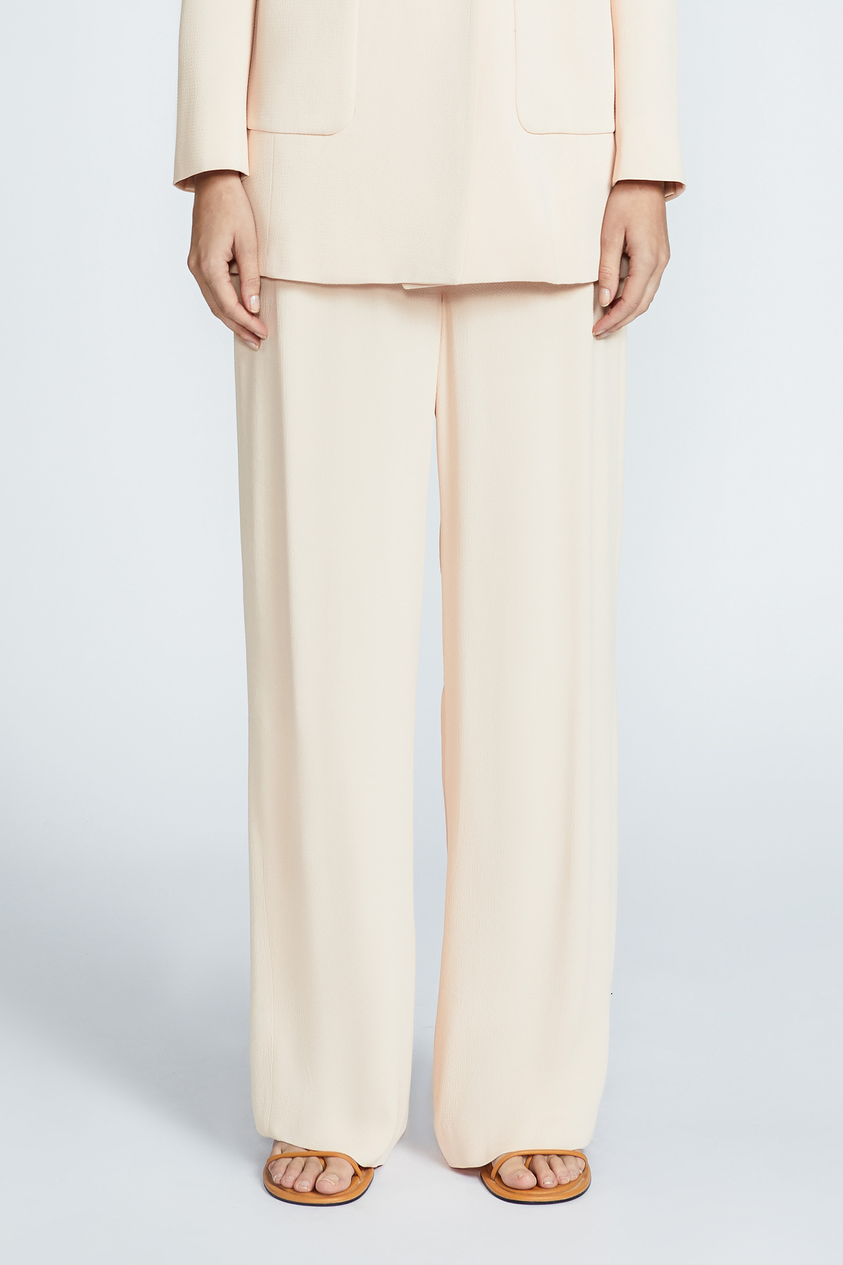 Trousers with wide legs