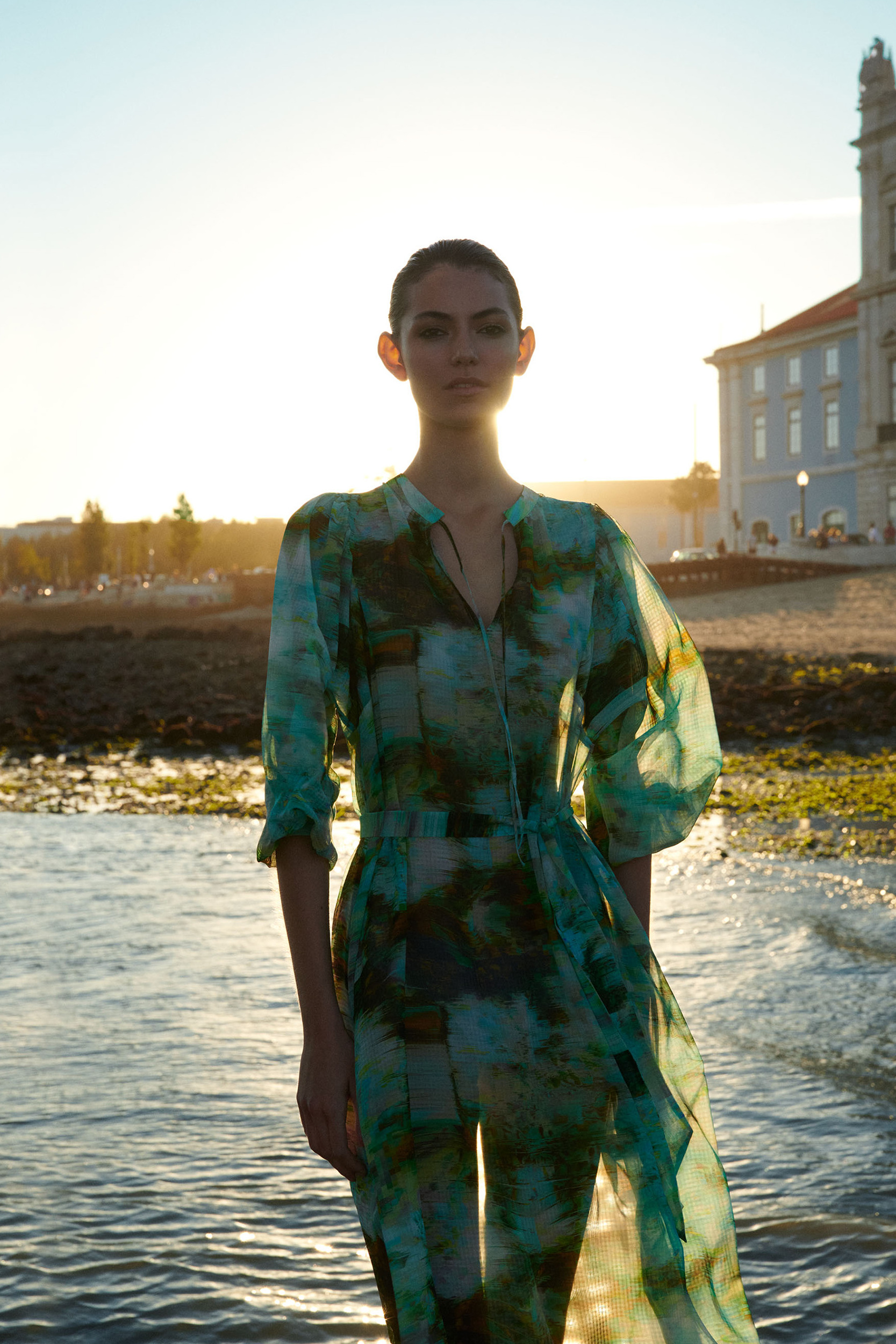 Summery dress with graphic print