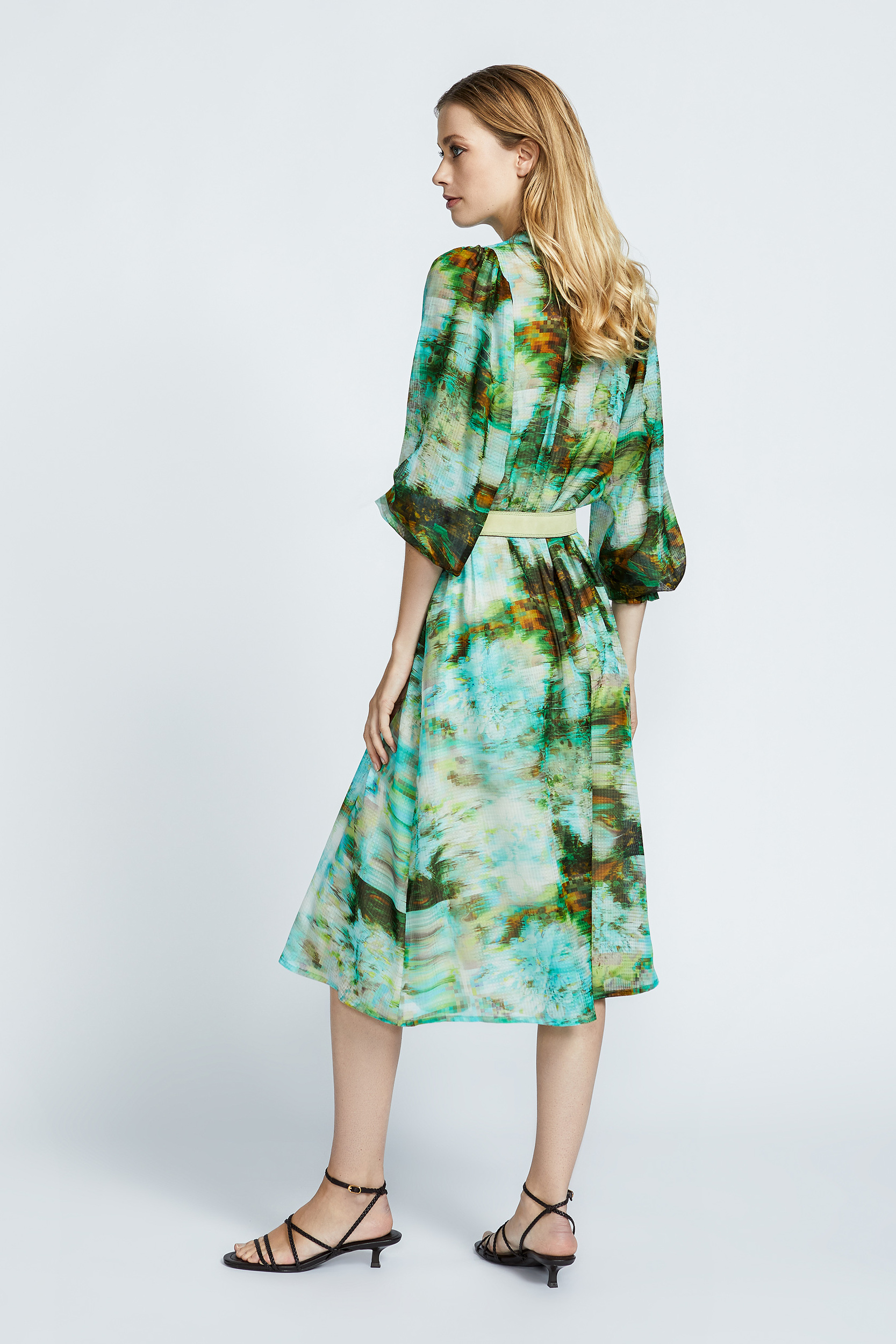 Summery dress with graphic print