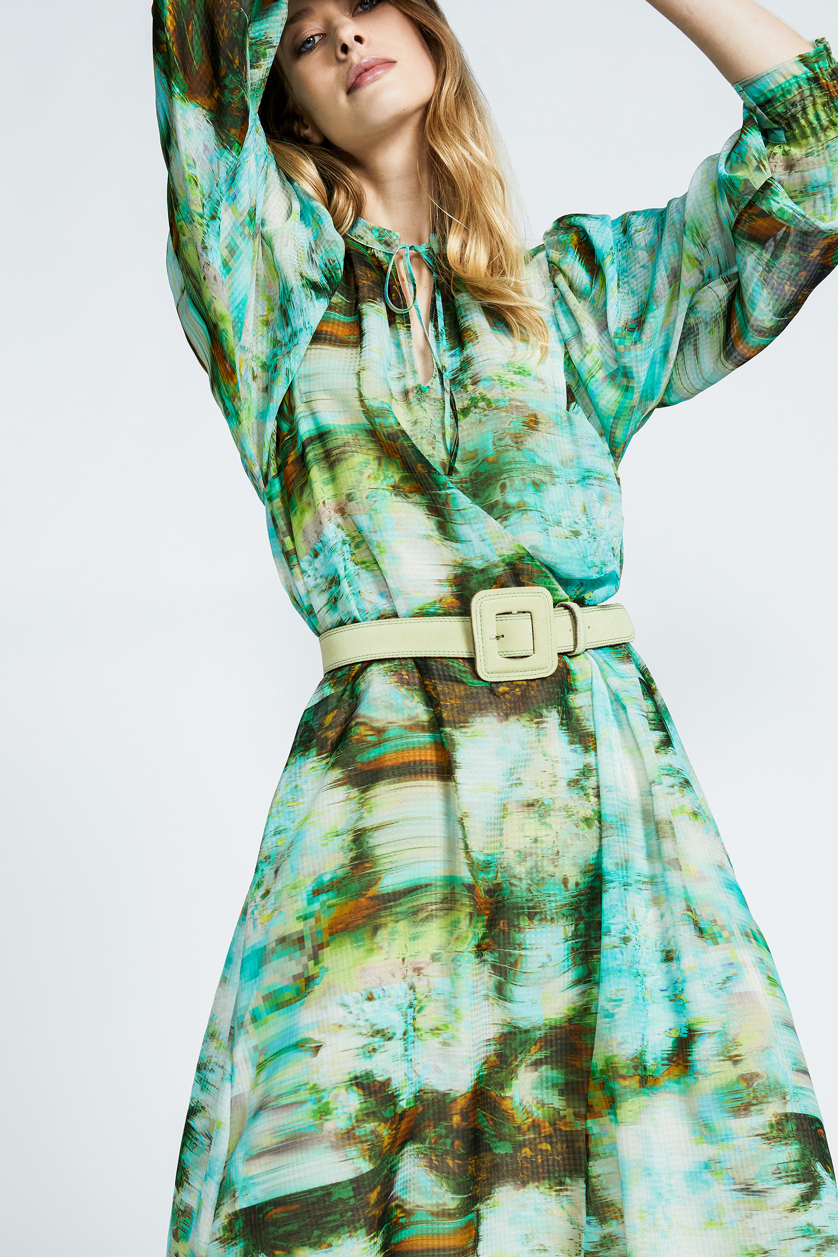 Summery dress with graphic print