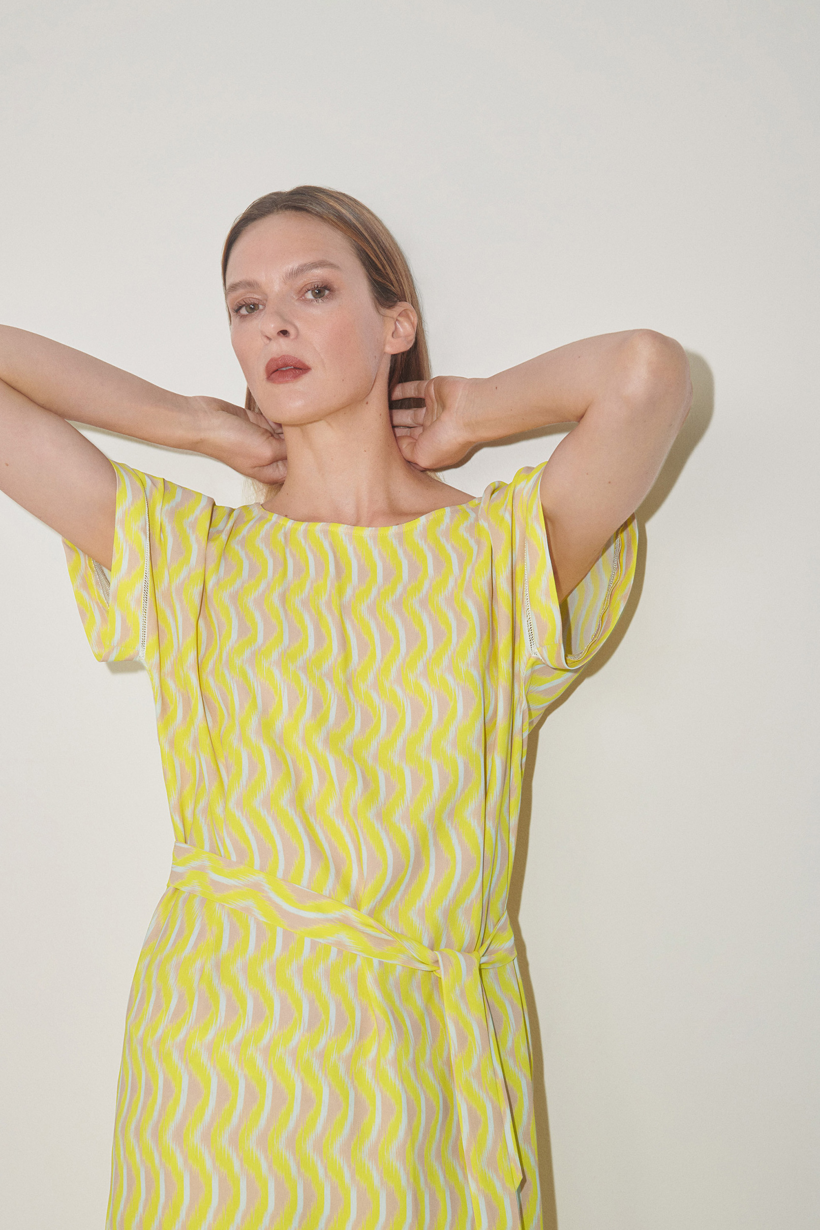 Short dress in crepe fabric