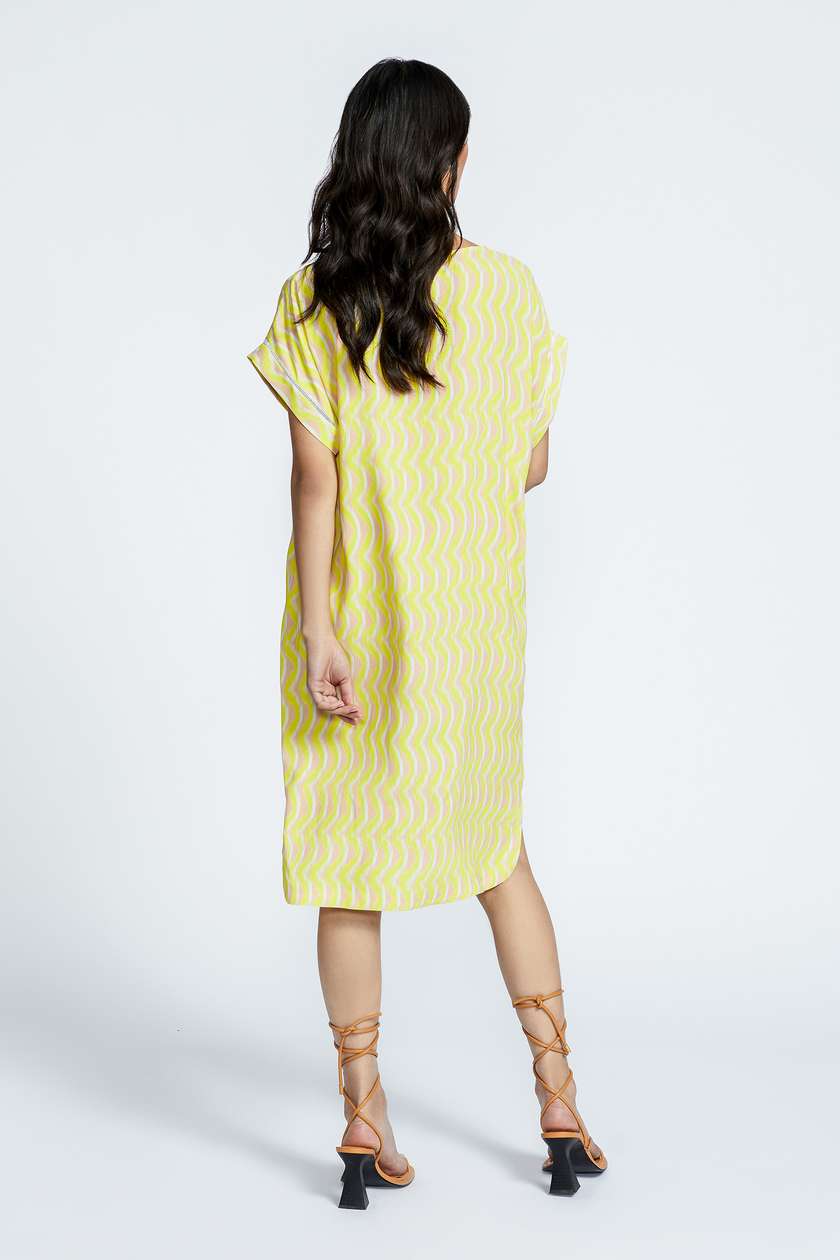 Short dress in crepe fabric