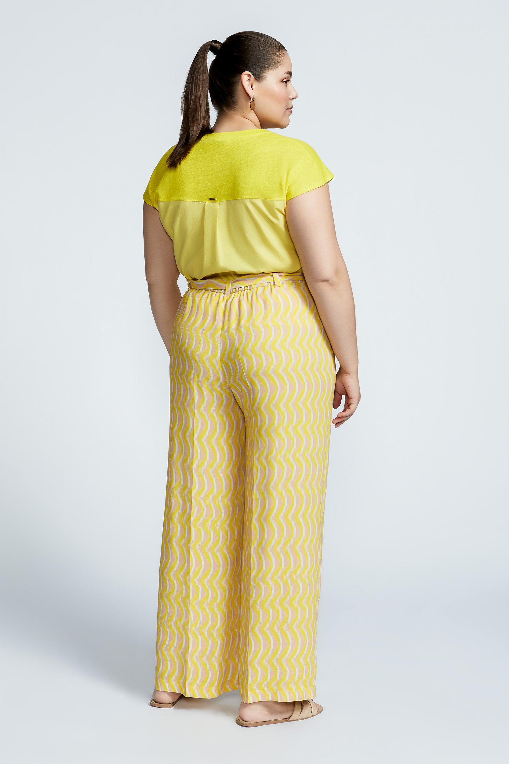 Trousers in crepe fabric