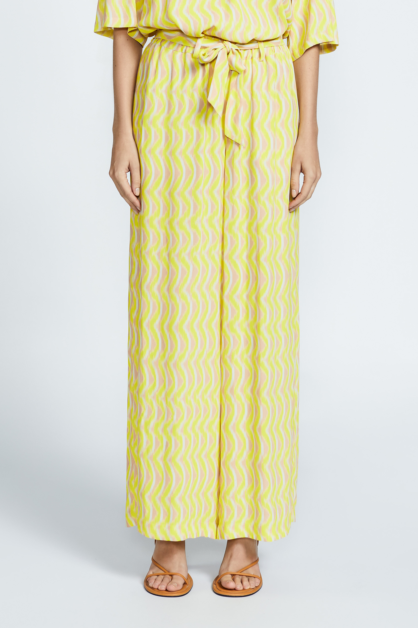 Trousers in crepe fabric