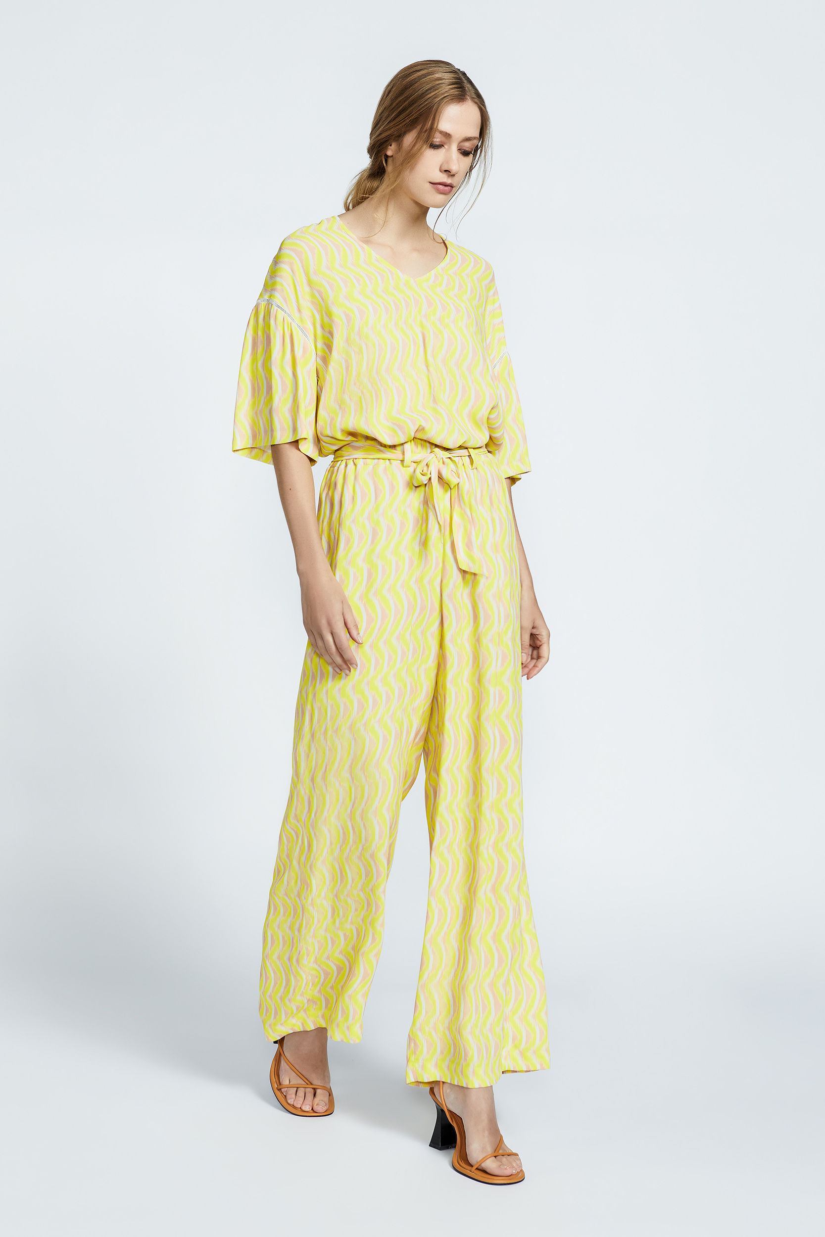 Trousers in crepe fabric