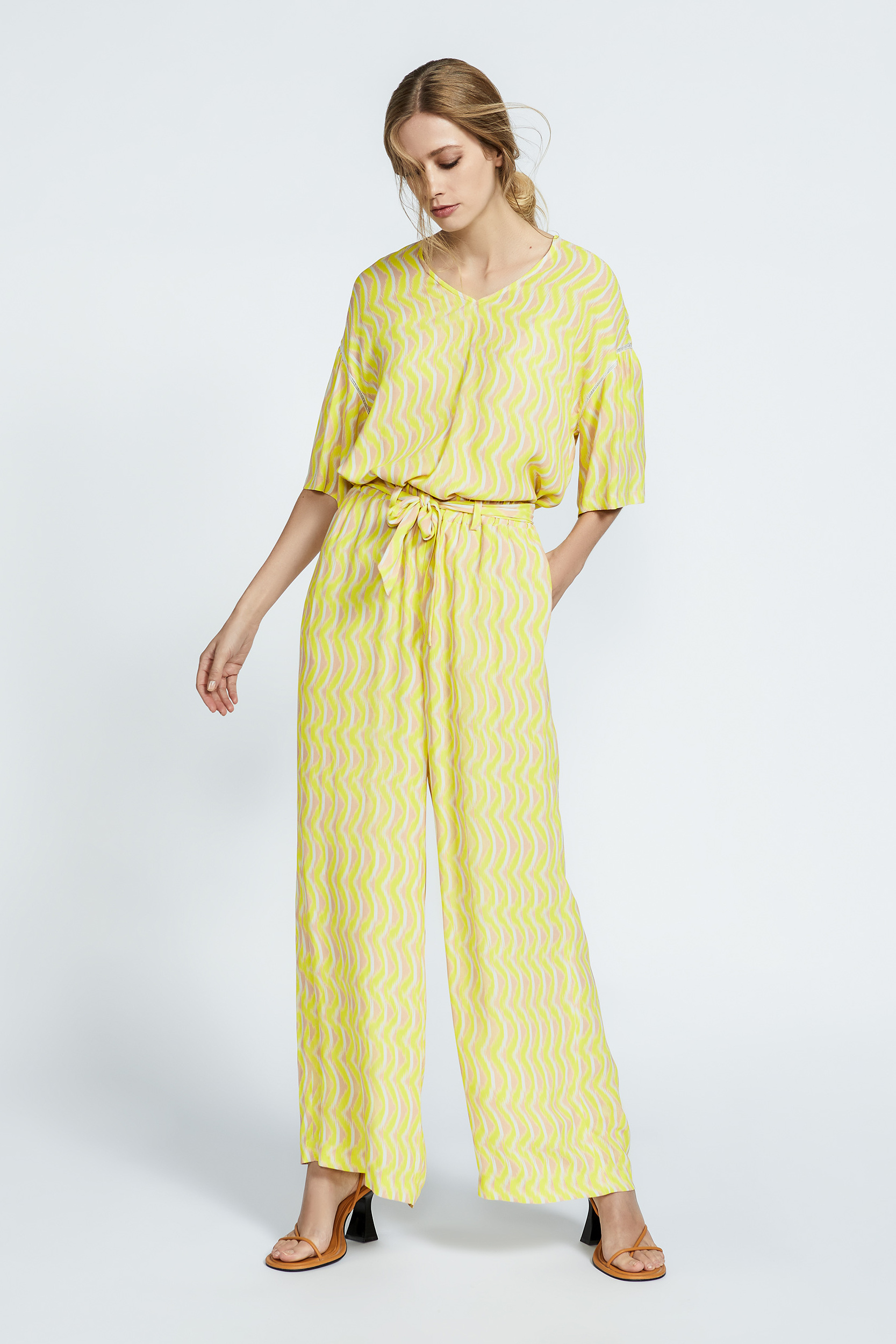 Trousers in crepe fabric
