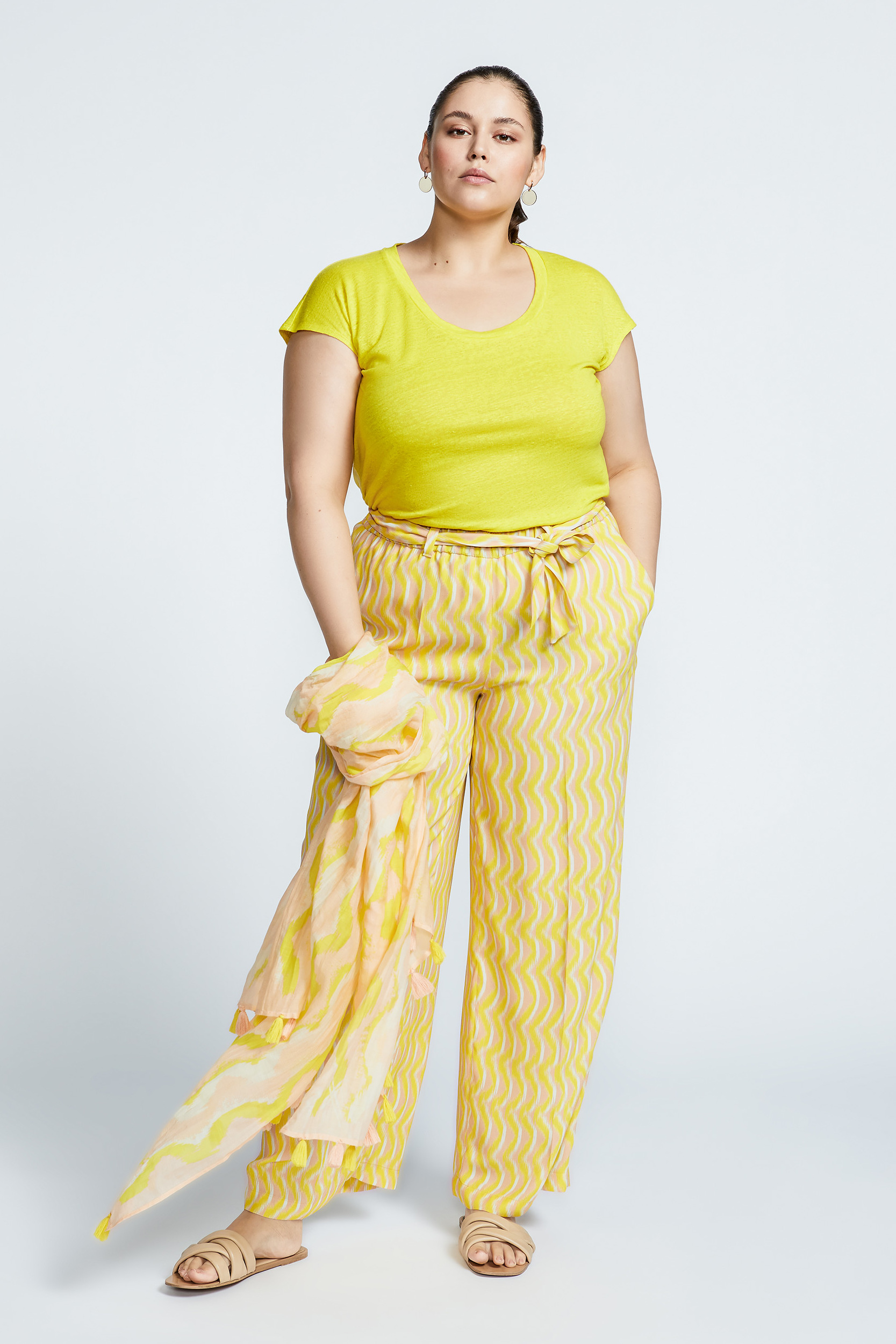 Trousers in crepe fabric