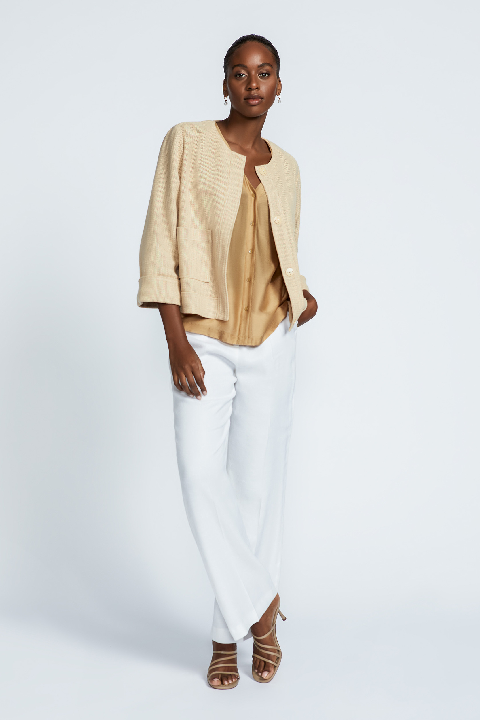 Short jacket in raffia