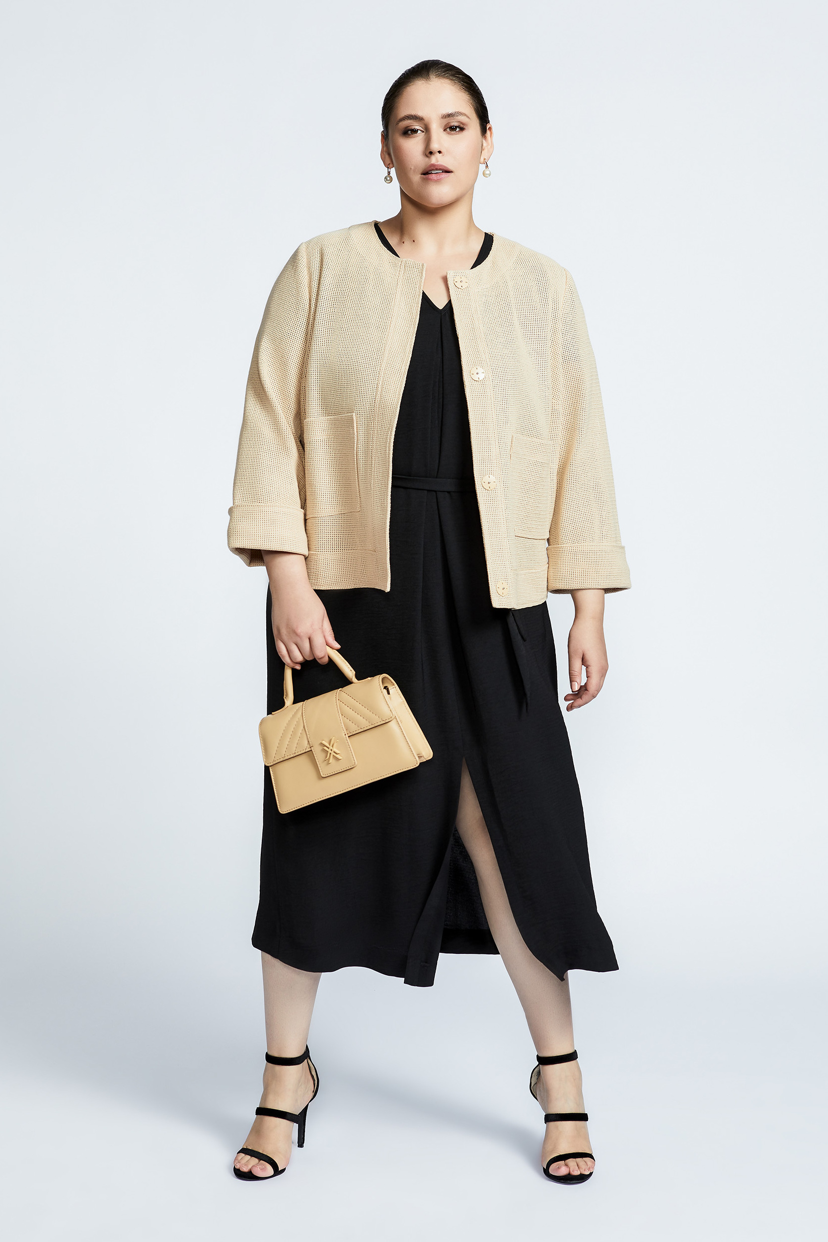 Short jacket in raffia