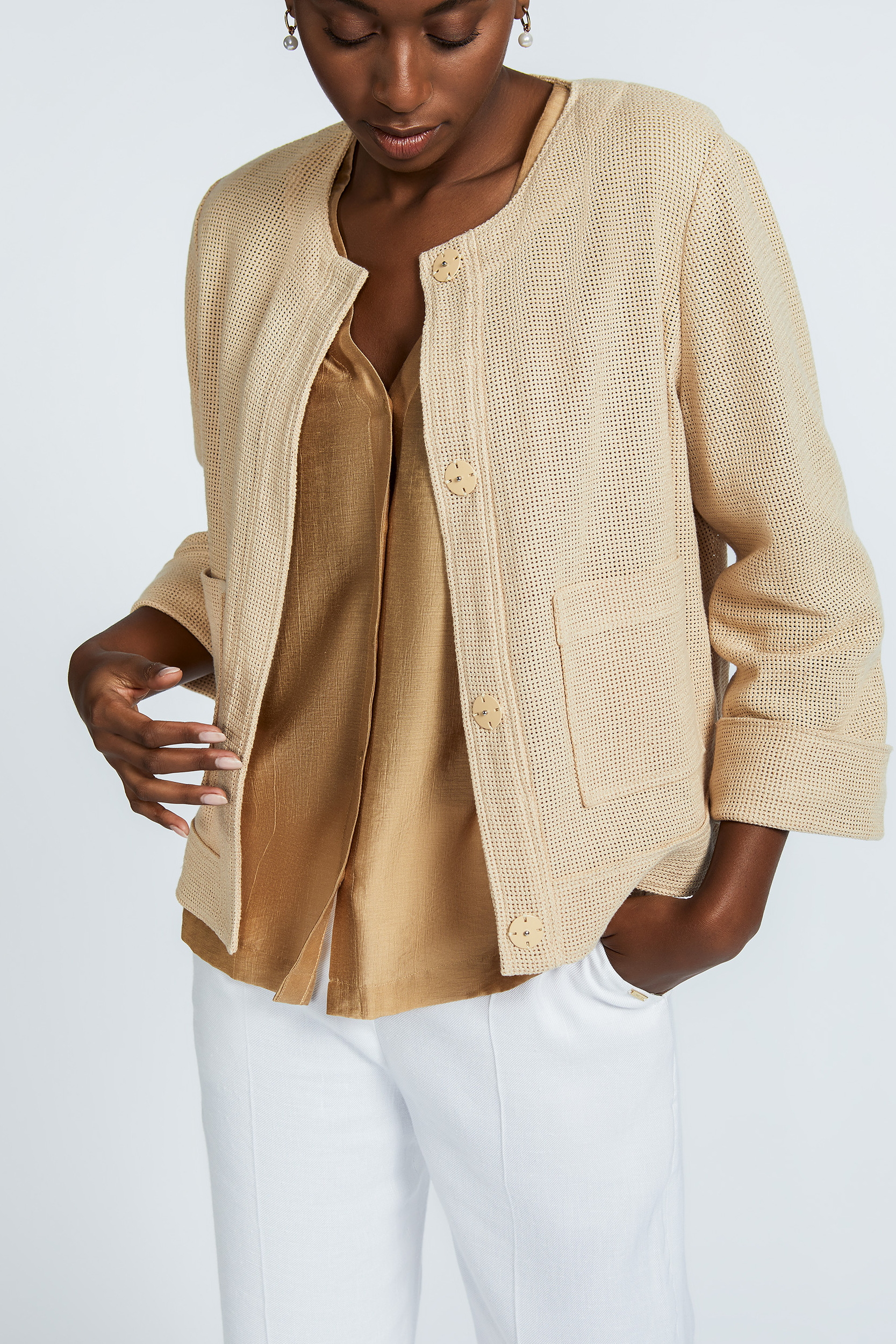 Short jacket in raffia