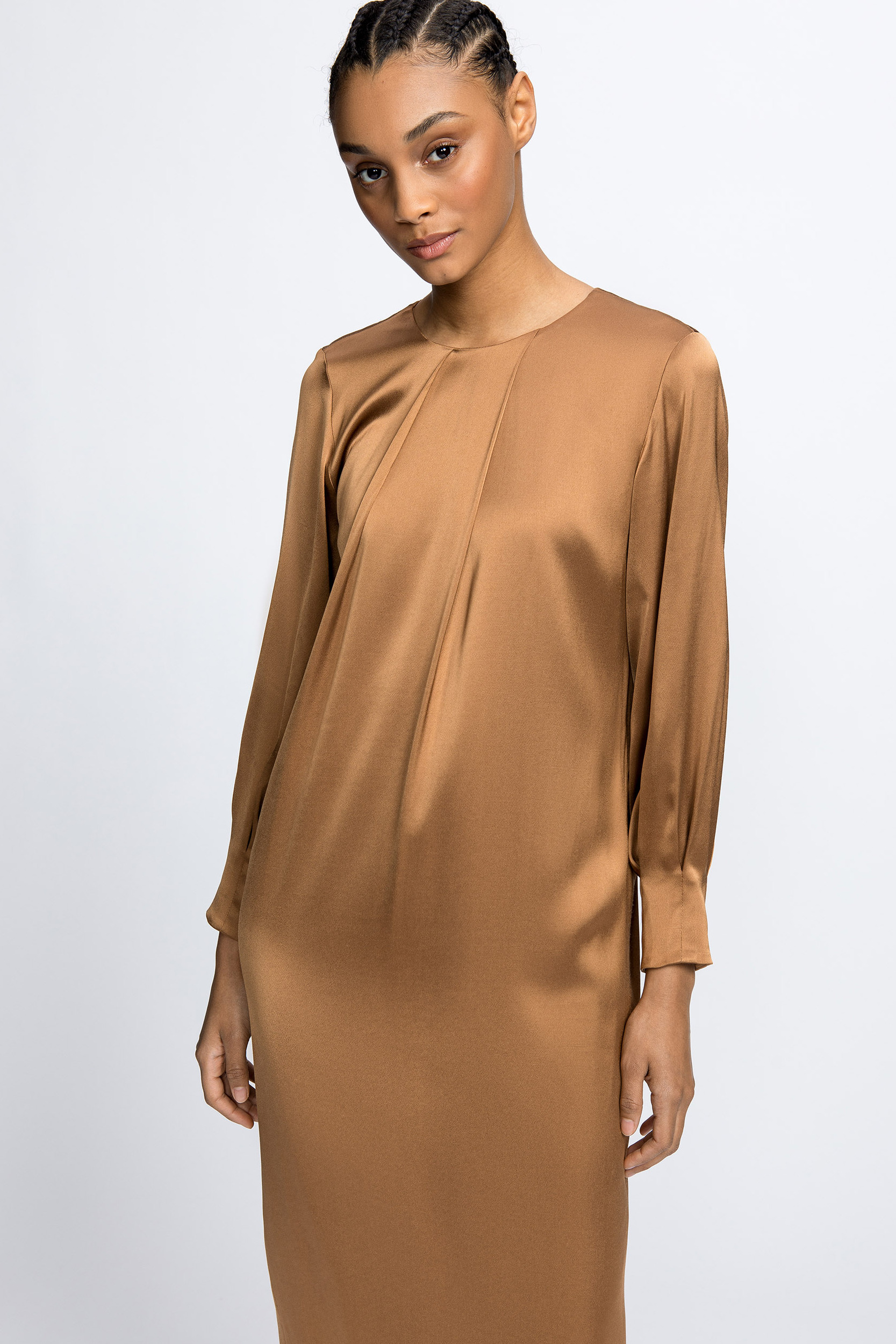 Dress with satin finish 