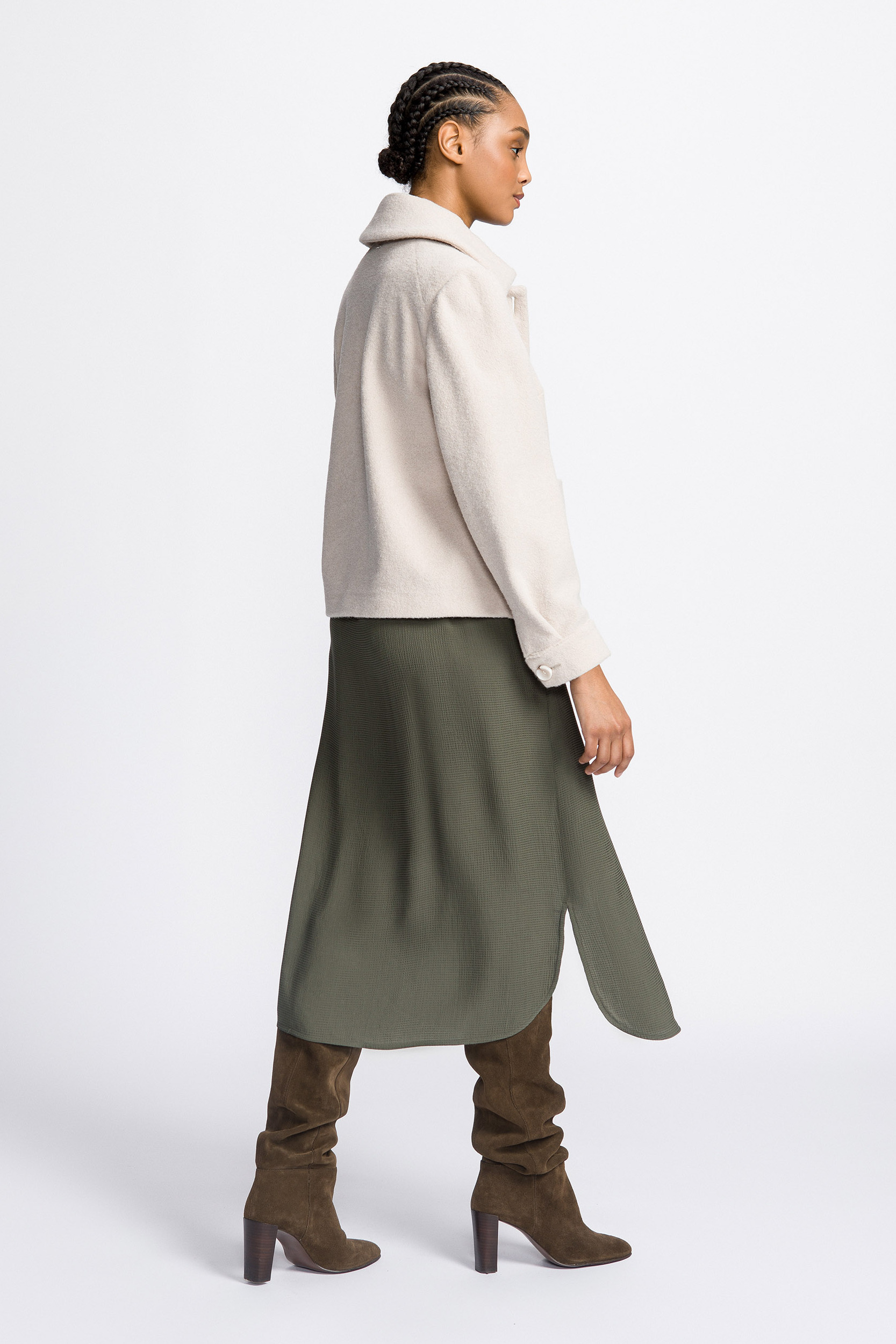 Short jacket with buttons