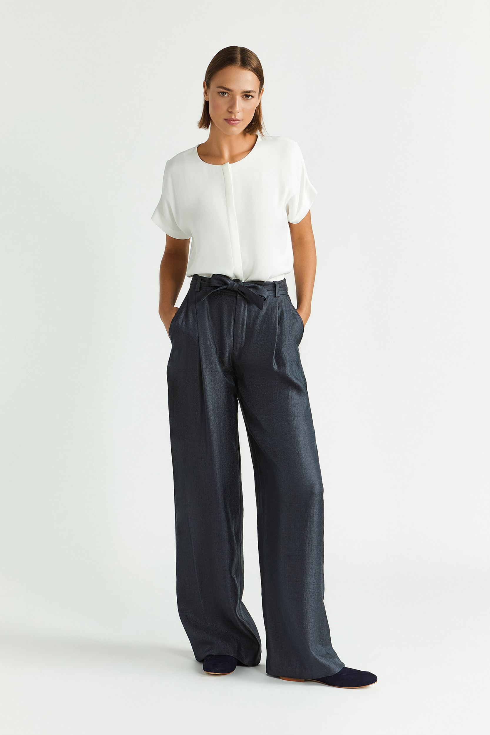 Pantalon brillant à pli marqué