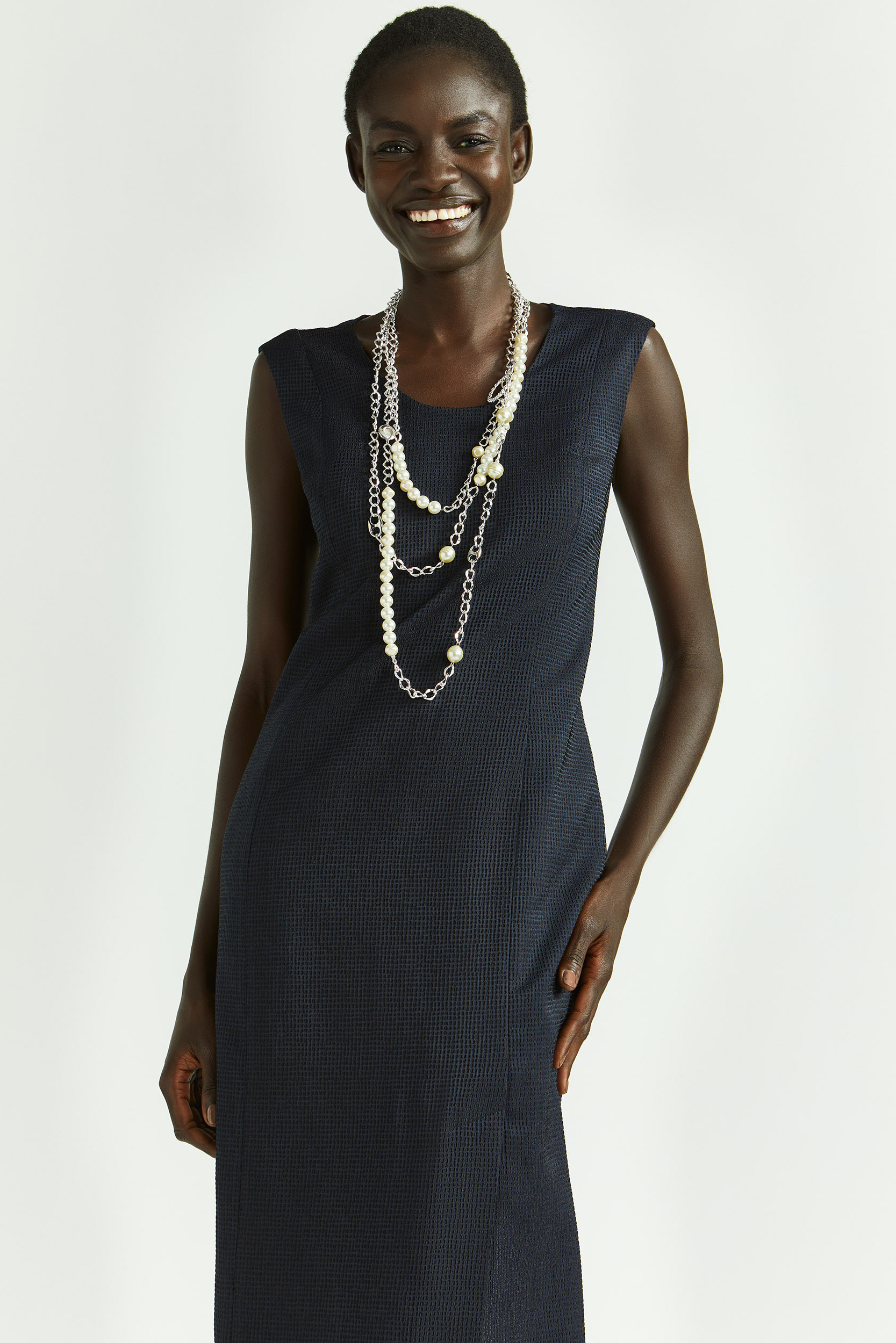 Robe cintrée sans manches