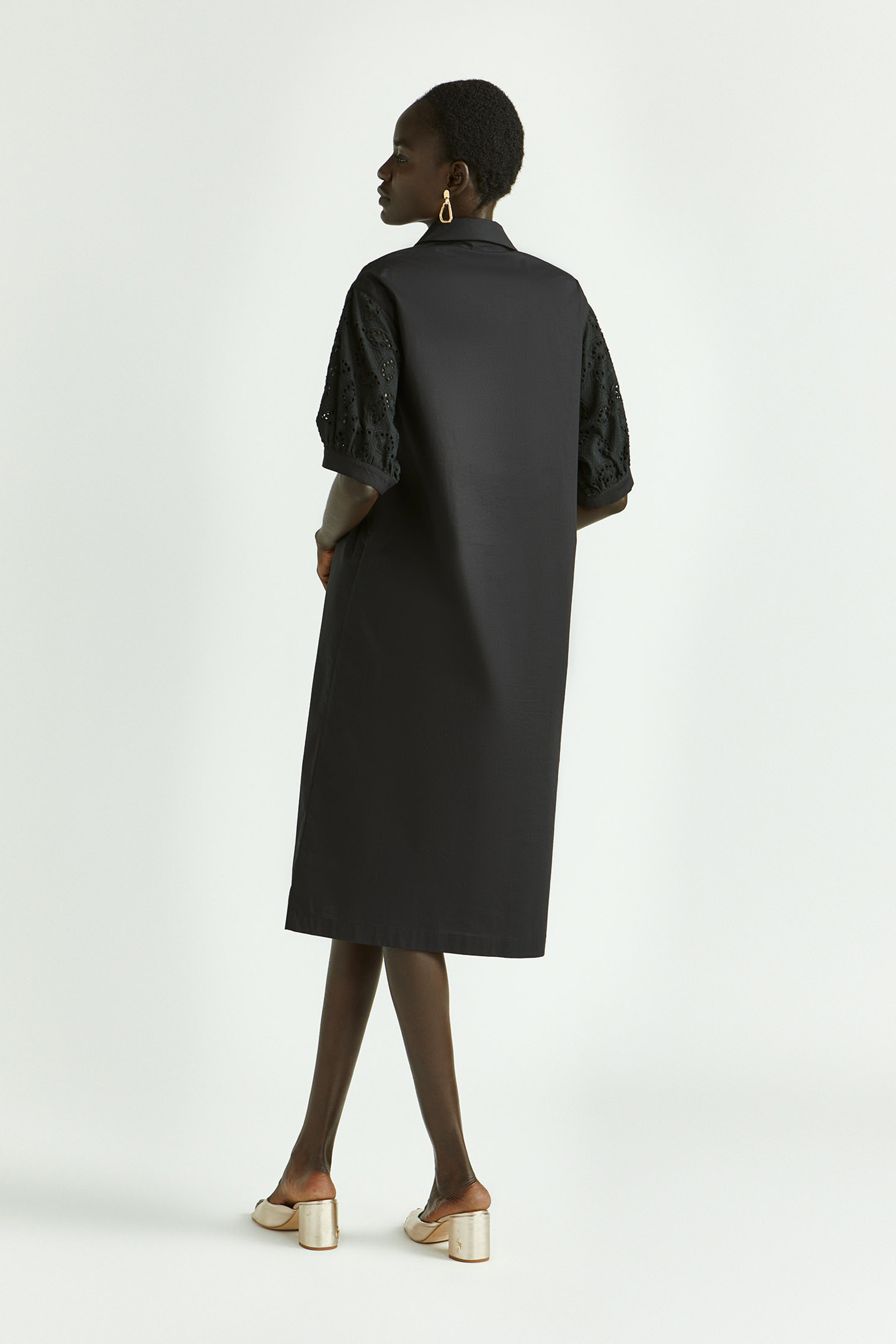 Robe avec broderie anglaise