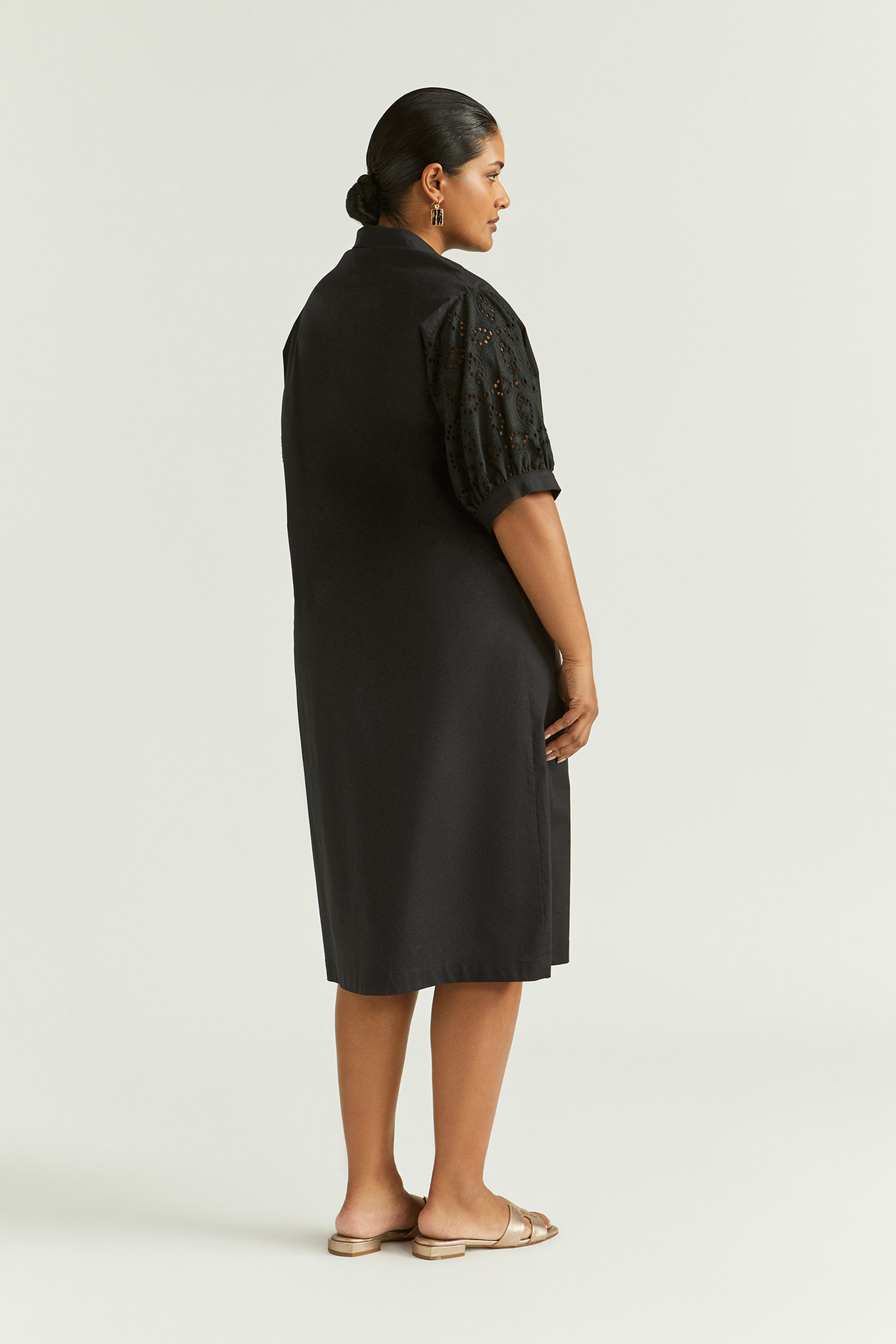 Robe avec broderie anglaise