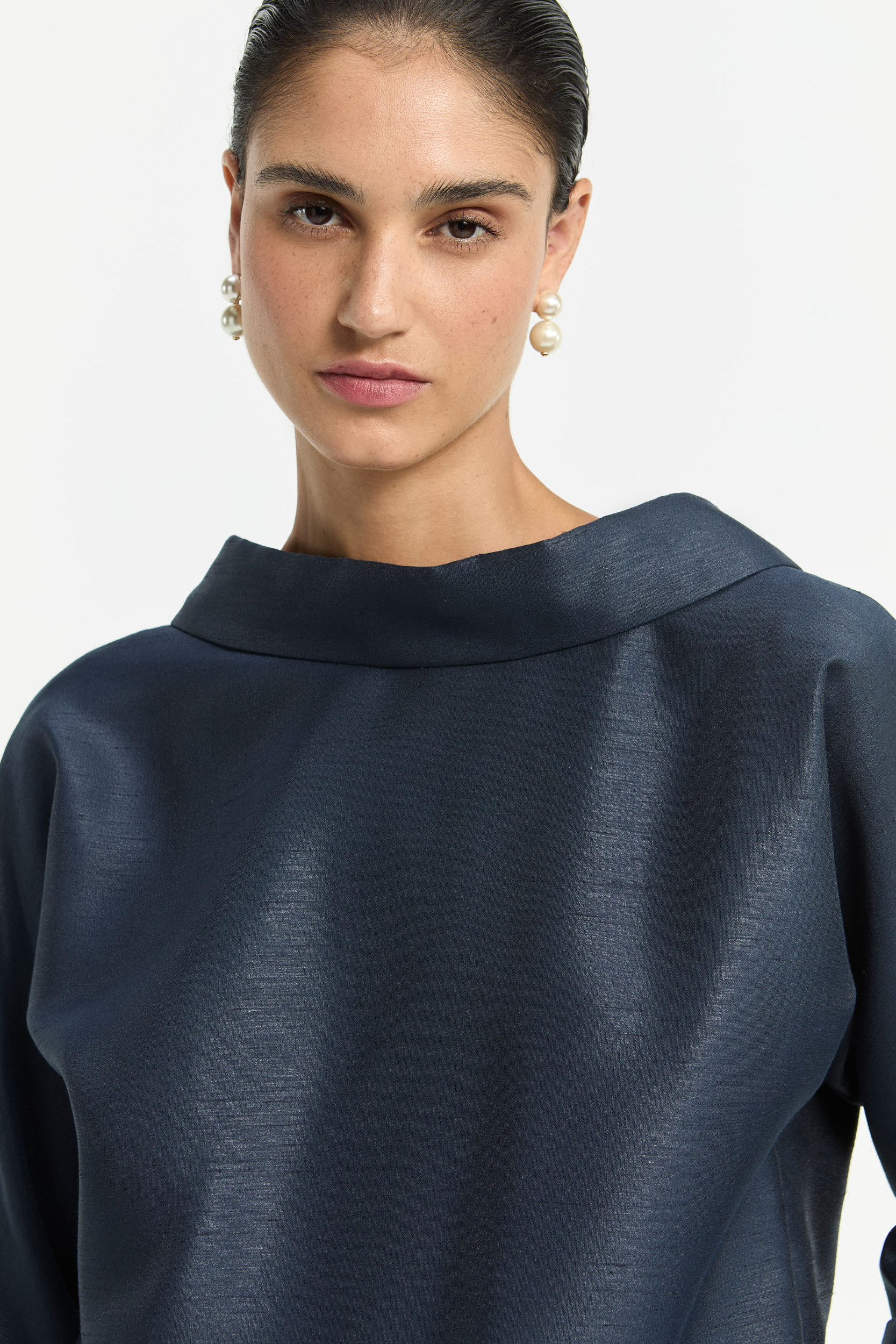 Blouse with luxurious silk look