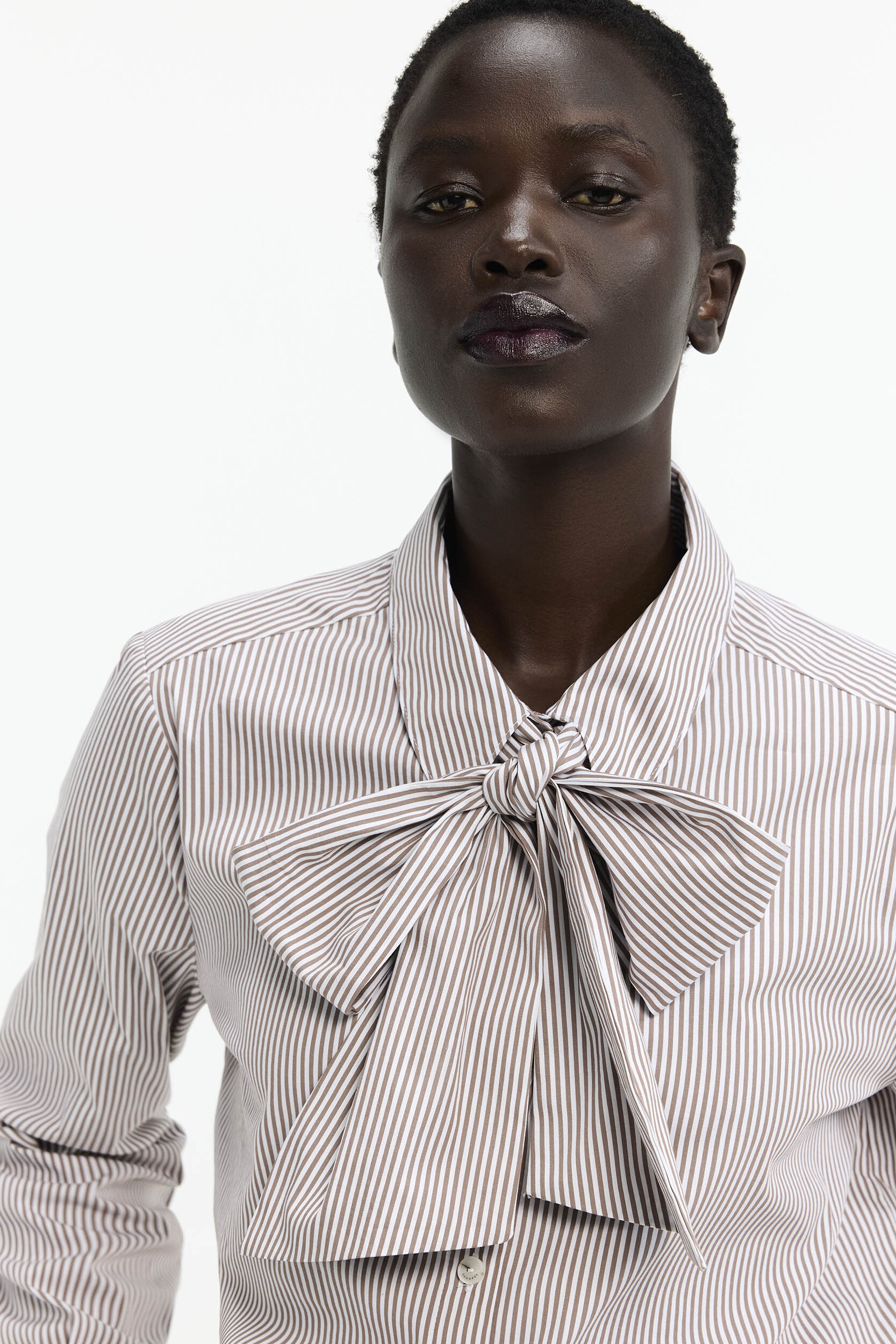 Striped blouse with detachable bow ribbon
