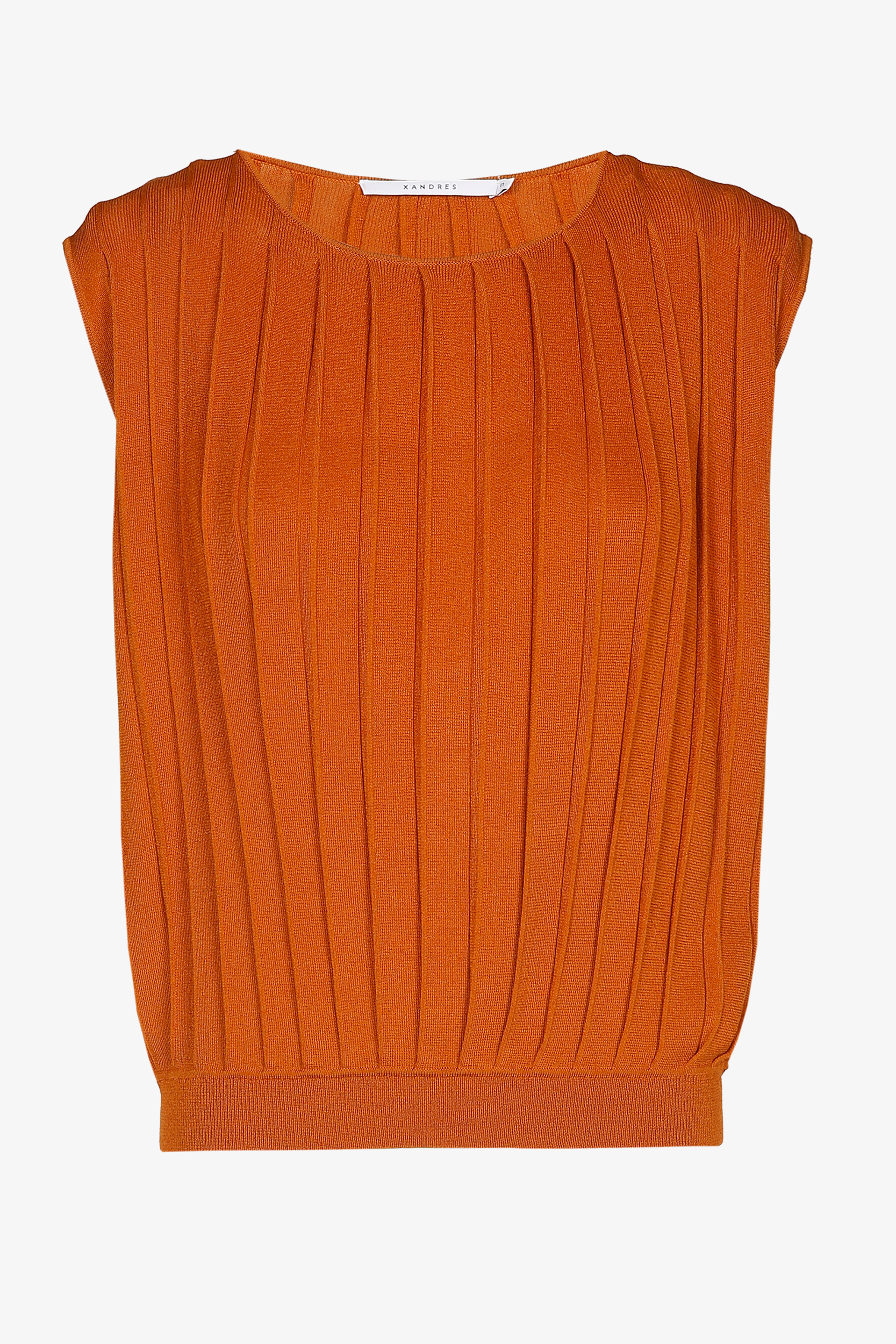 Sleeveless top with coarse rib structure