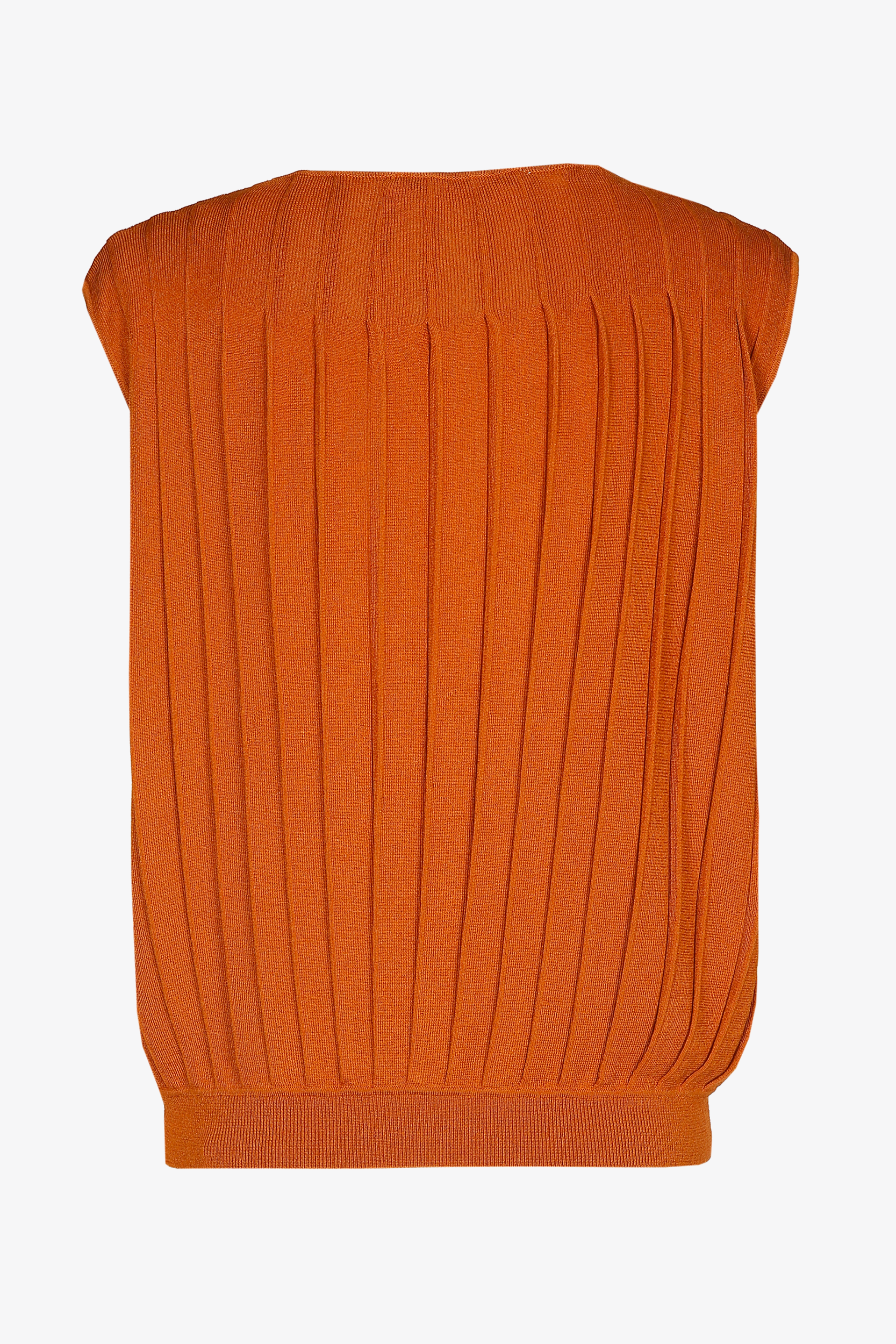 Sleeveless top with coarse rib structure