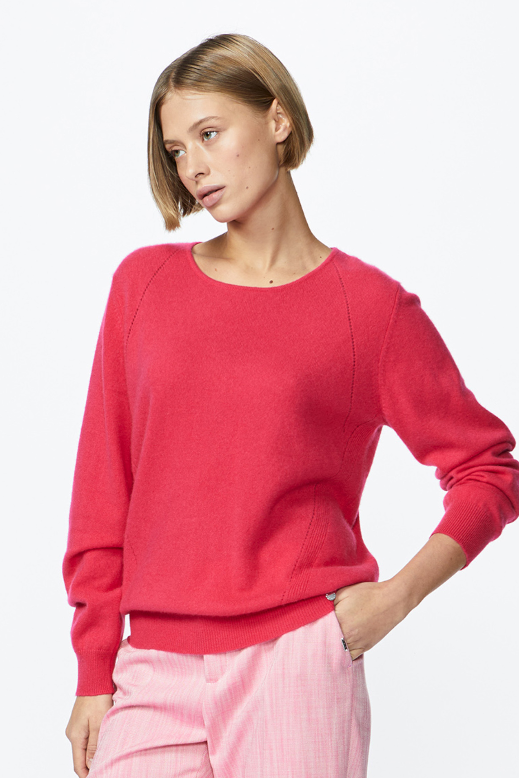 Cashmere pullover with lace
