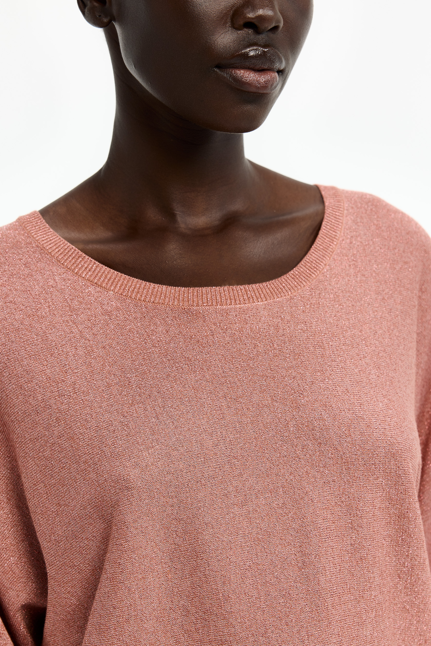 Soepelvallende lurex pull