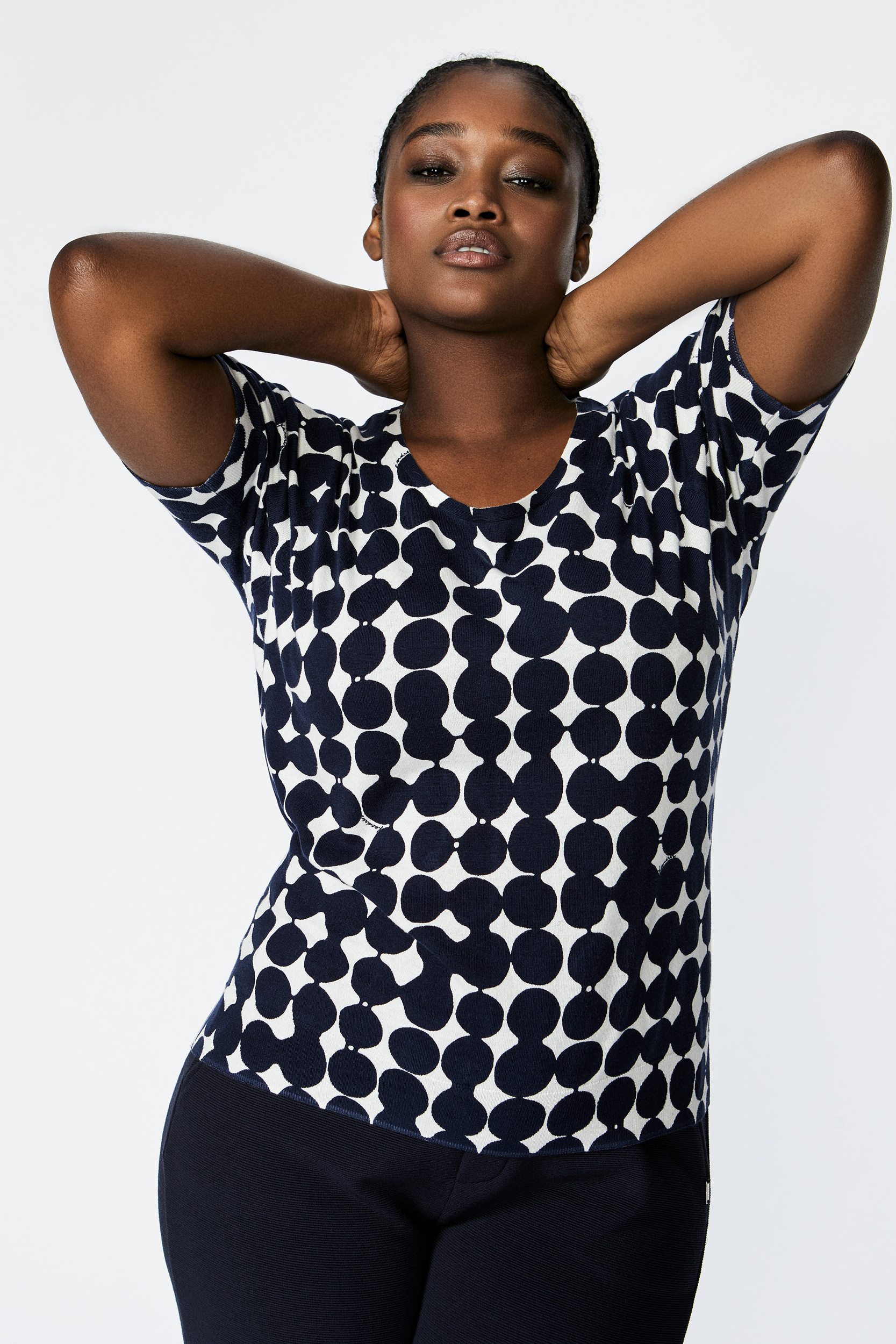 Pullover with in-house dot print