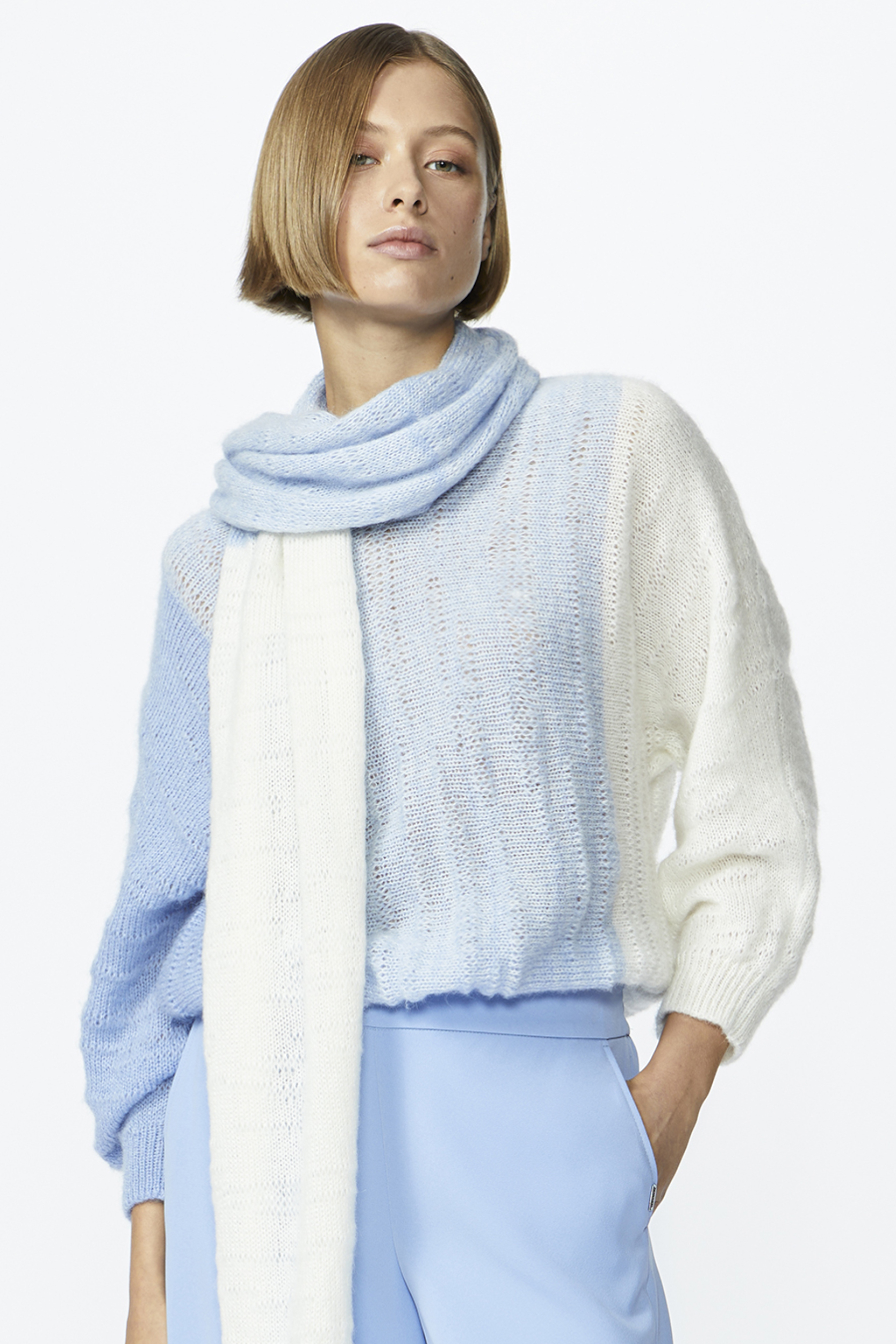 Woollen scarf with gradient pattern