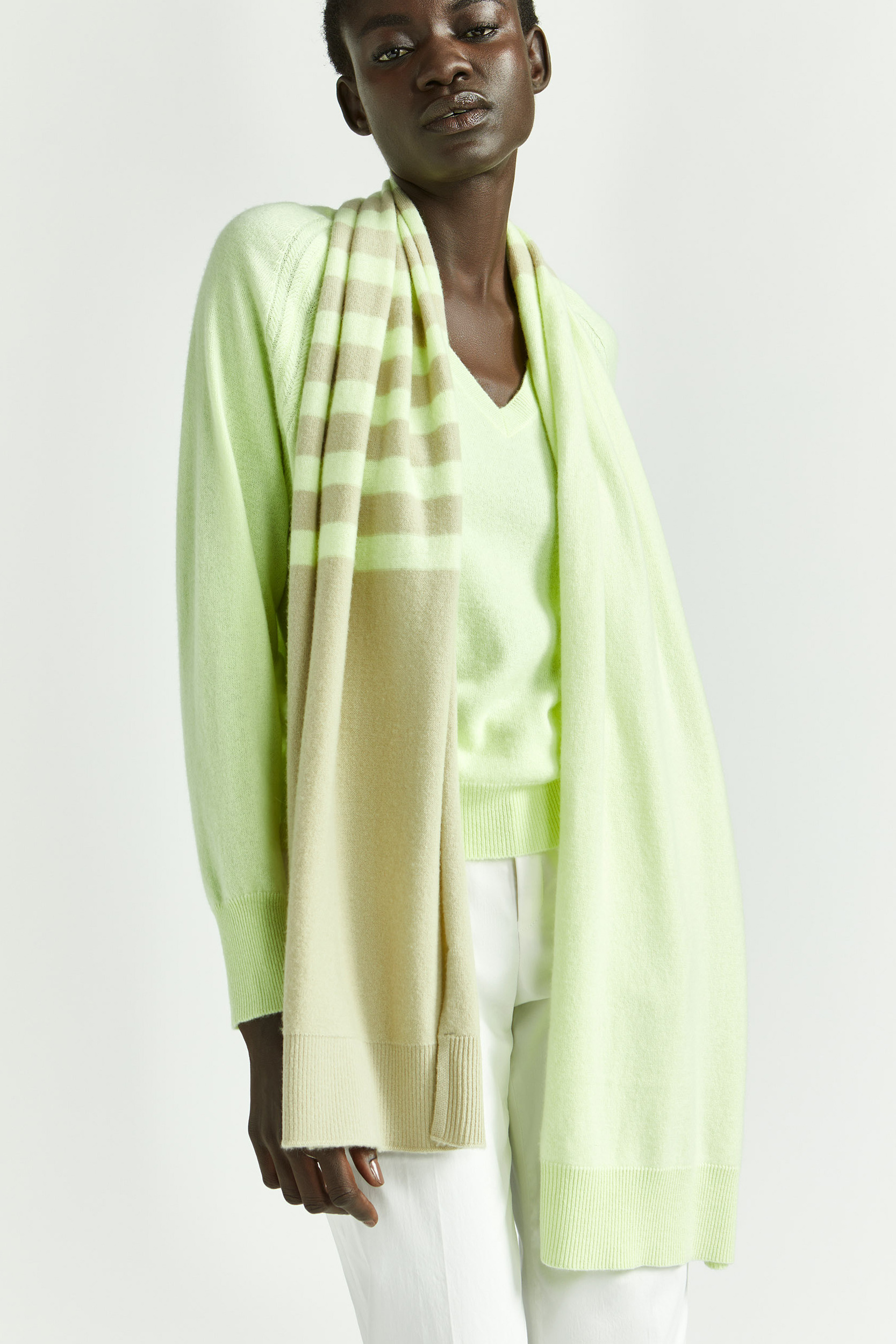 Pull en cachemire avec encolure en V