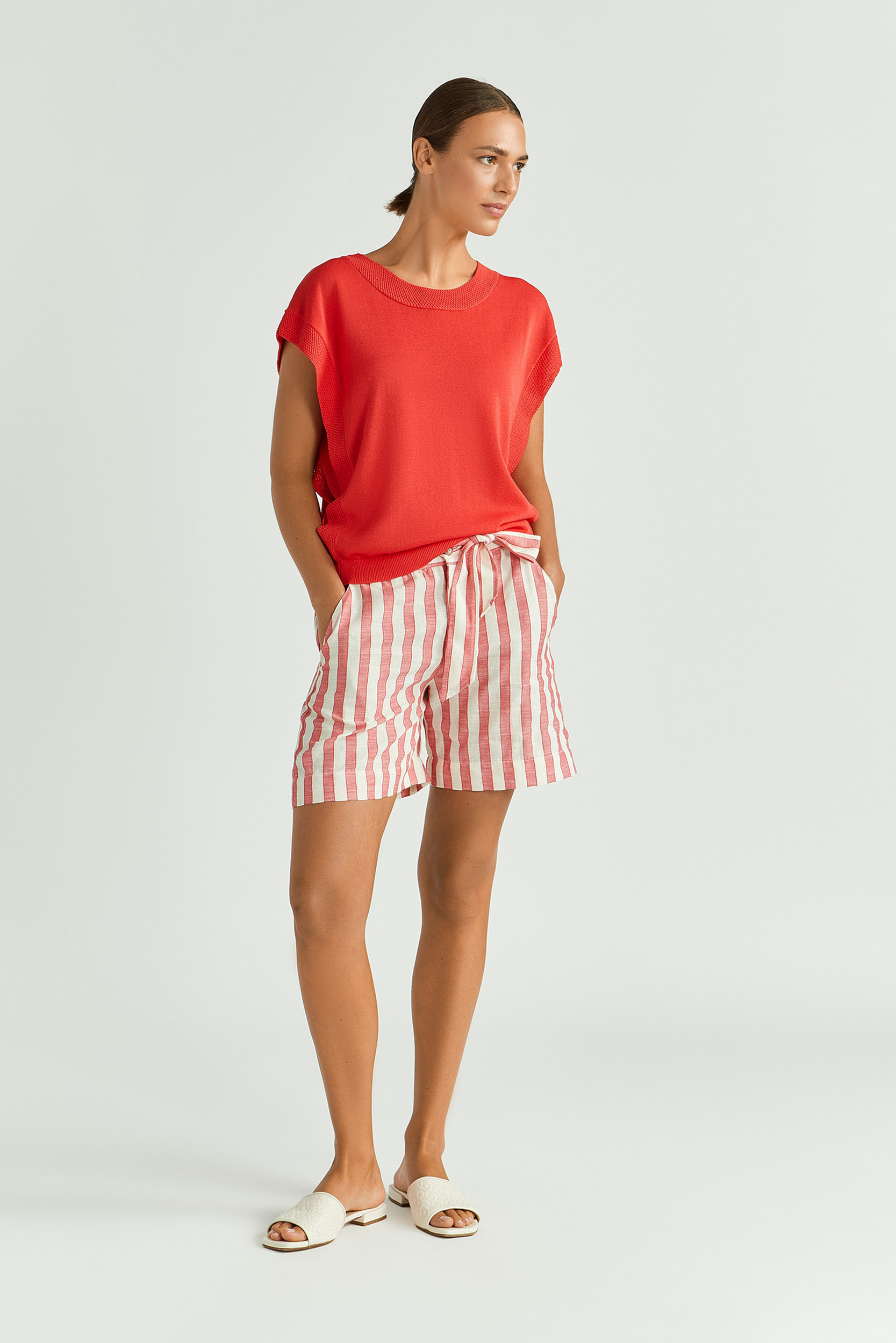 Pull sans manches avec bord fantaisie