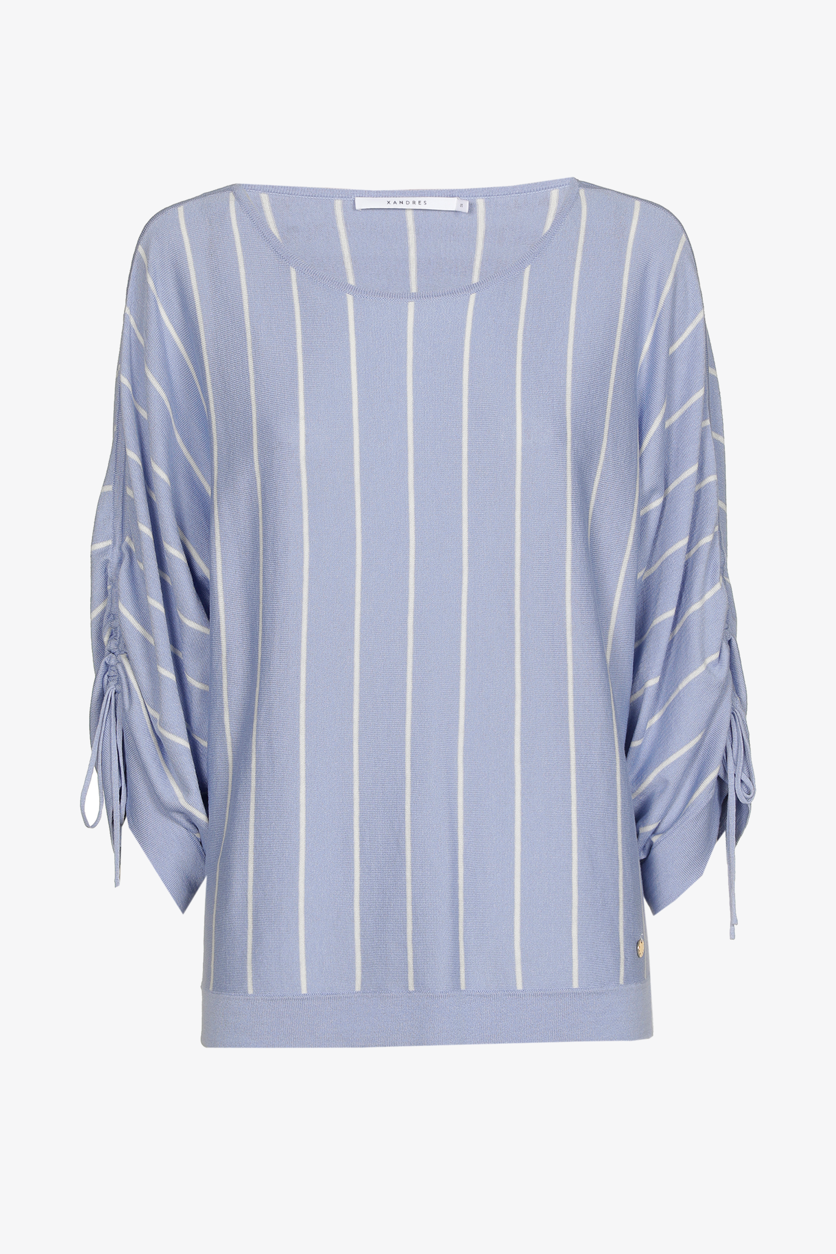 Vrouwelijke pull met strepen