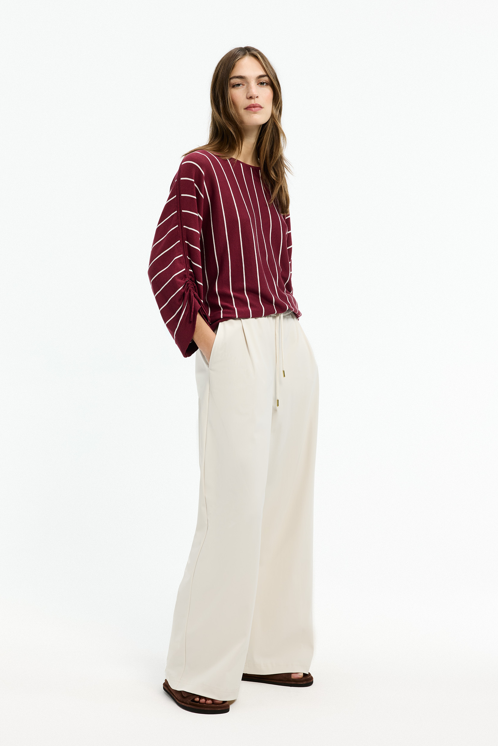 Feminine pullover with stripes