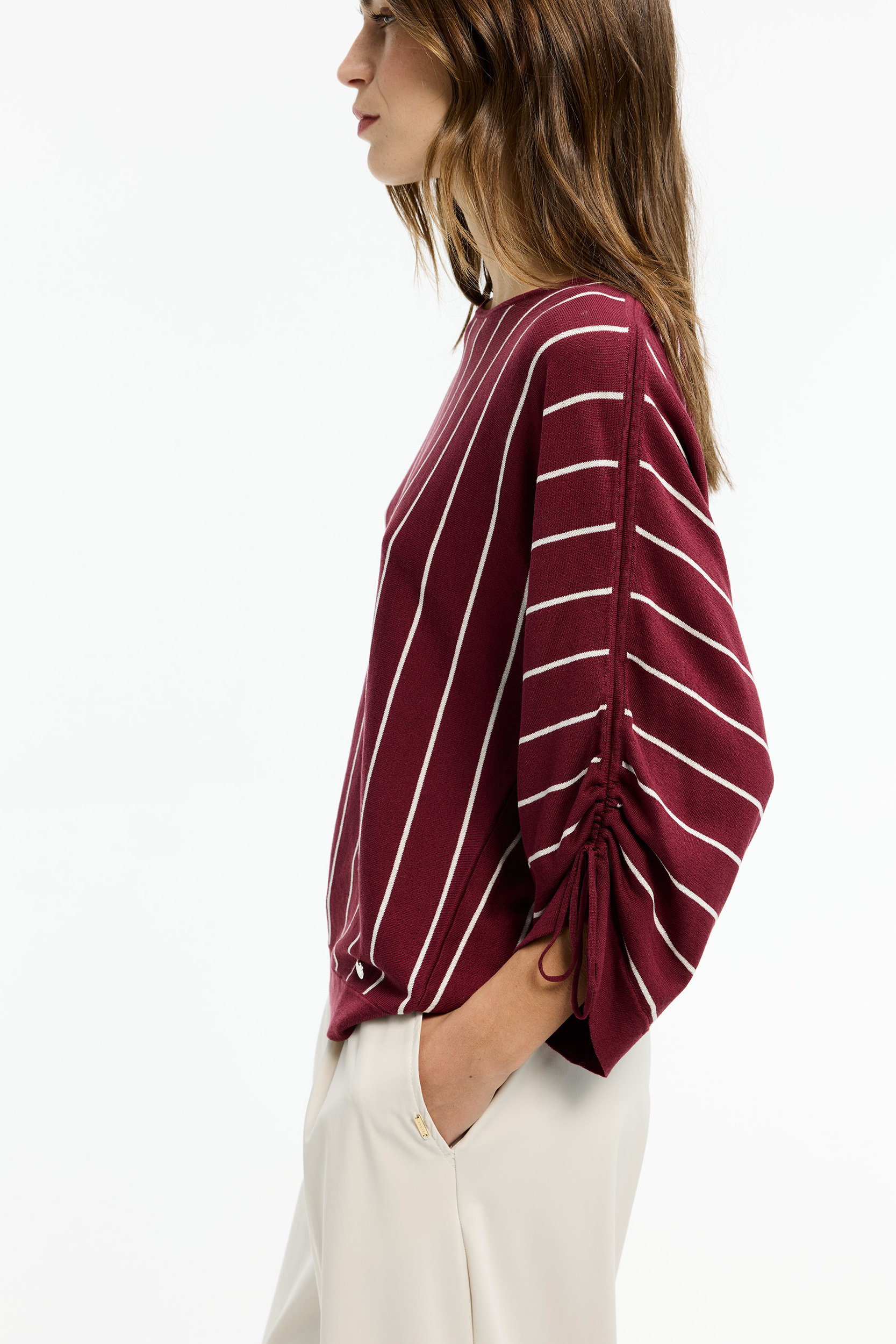 Feminine pullover with stripes
