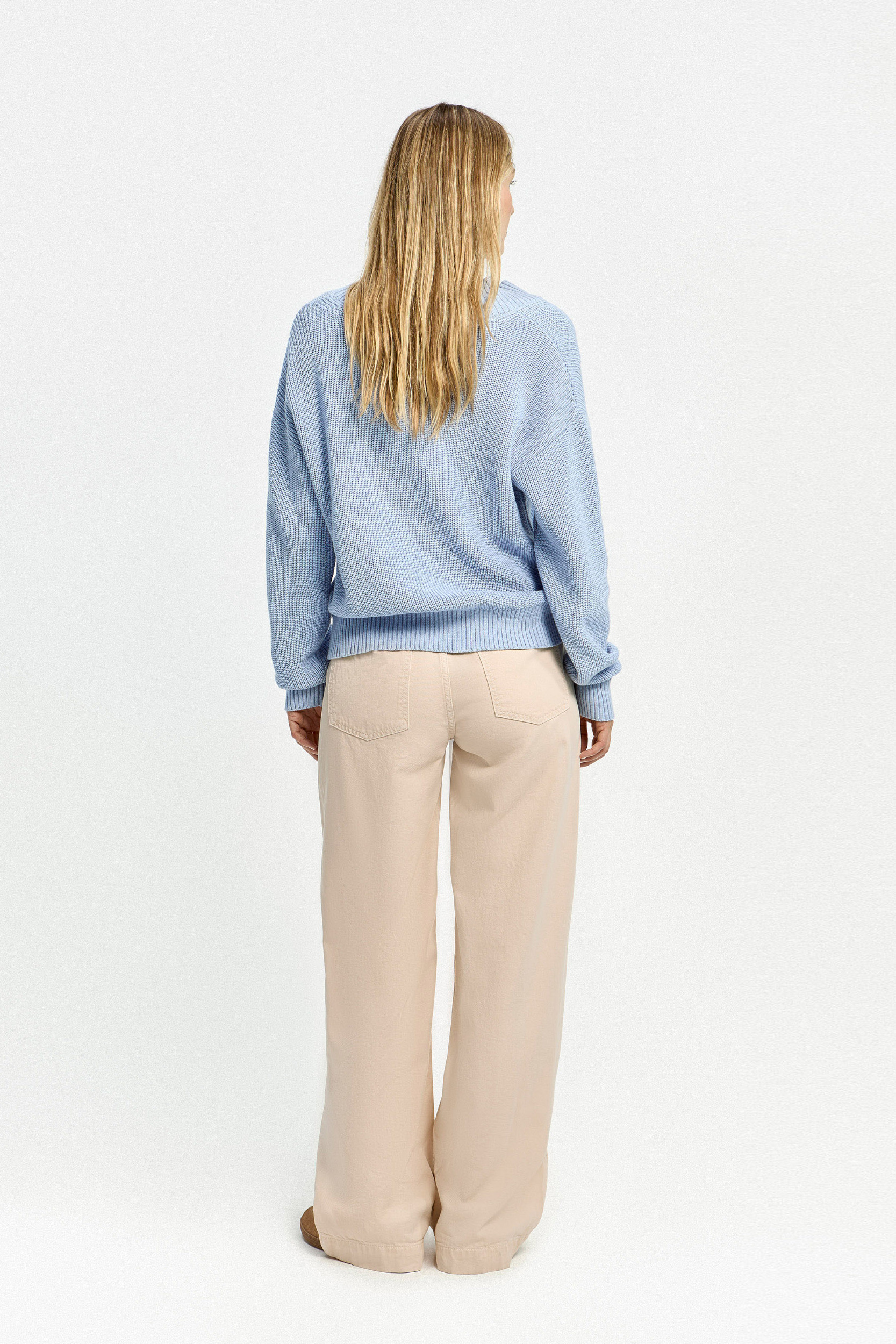 Trui met vrouwelijke V-hals