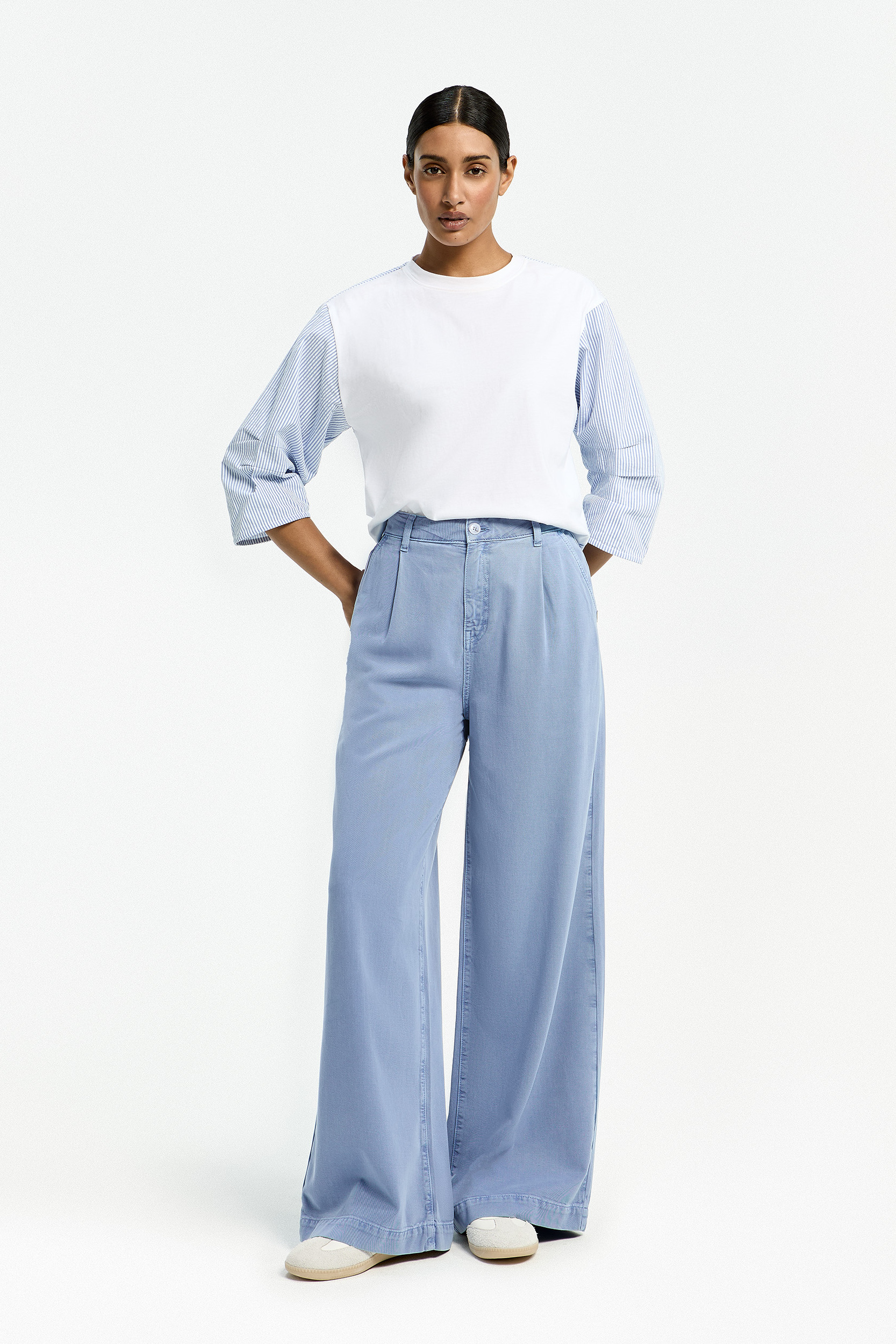 T-shirt with balloon sleeves