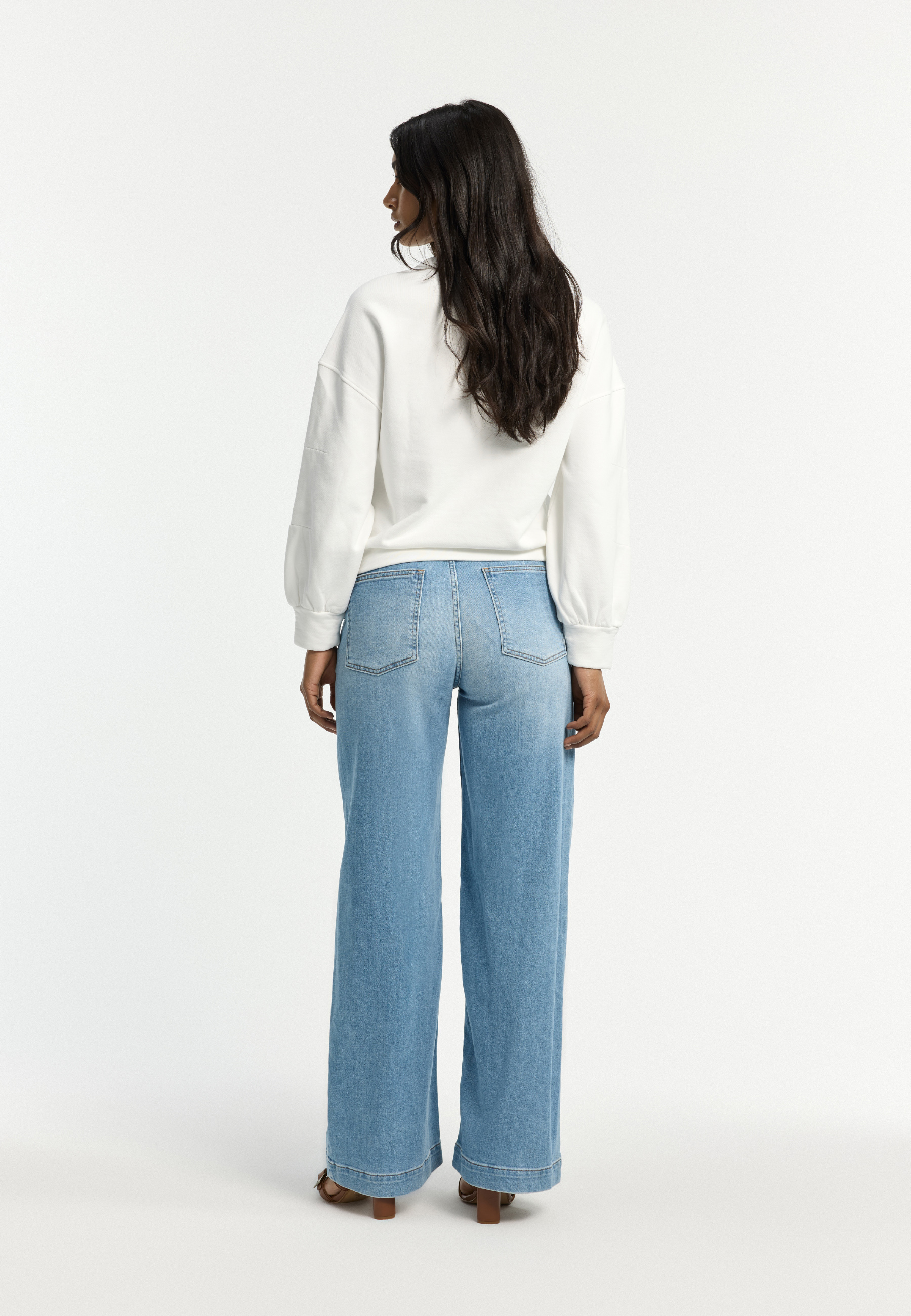 Wide-leg jeans