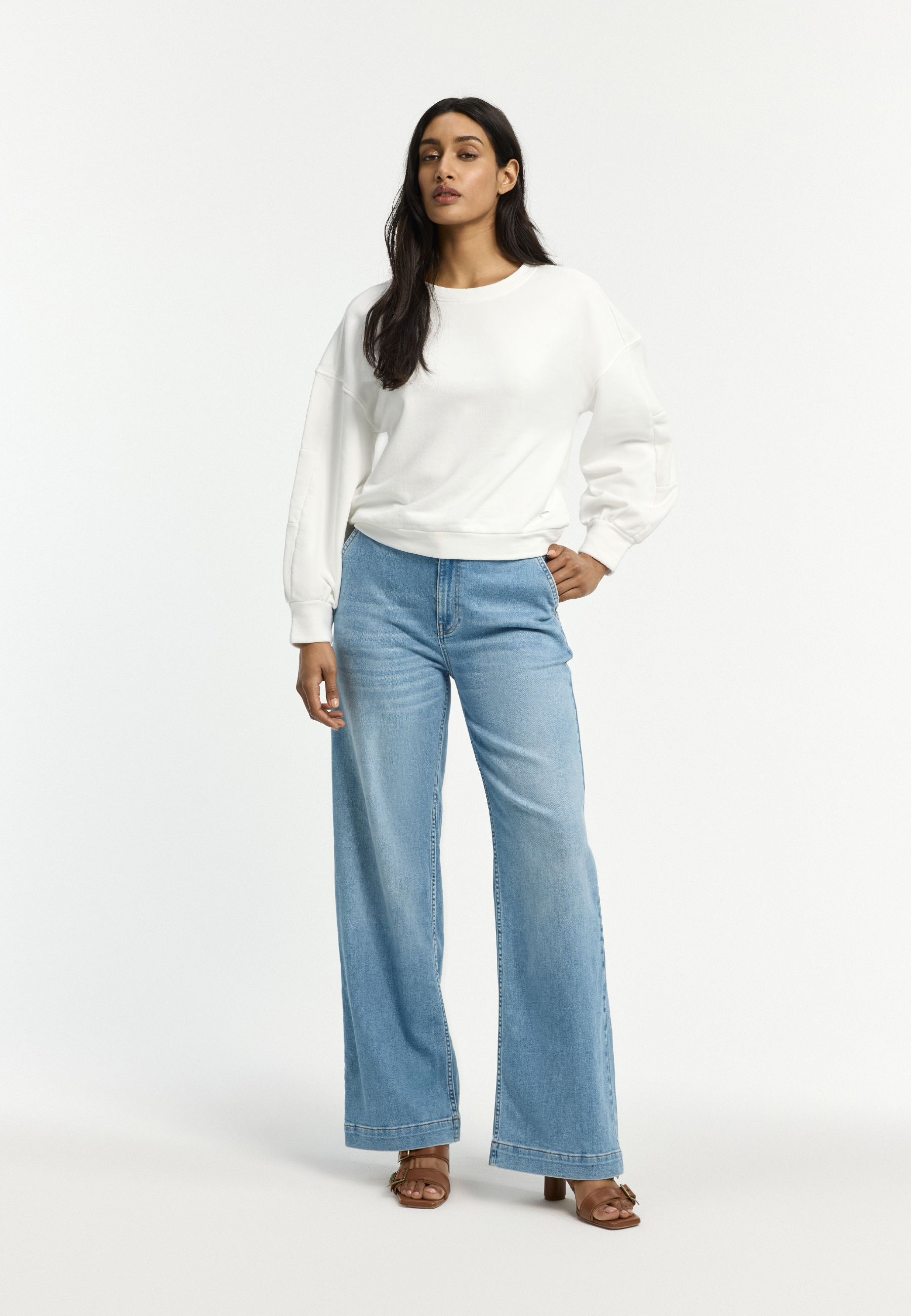 Wide-leg jeans