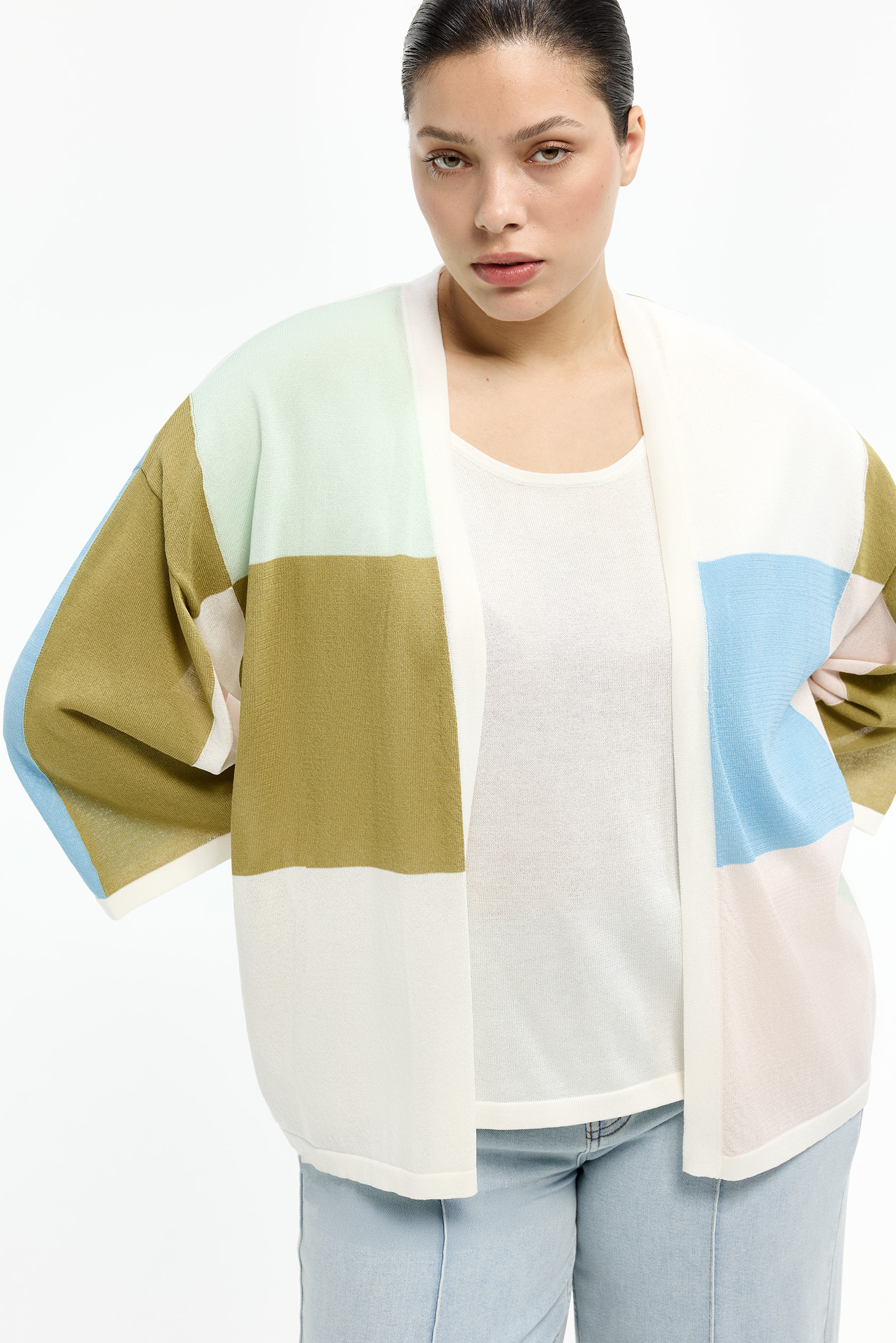 Locker fallende Weste mit weiten Ärmeln