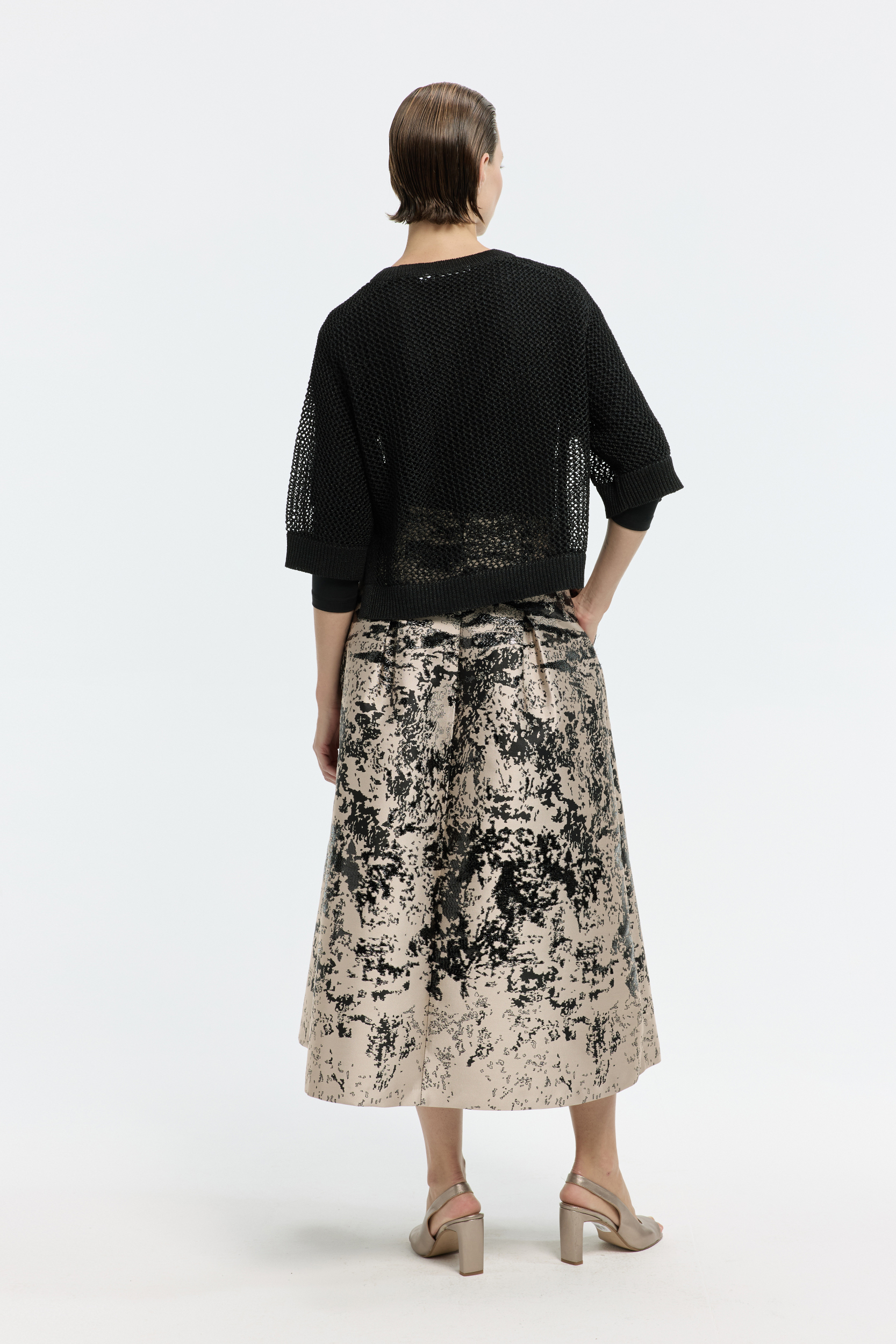 Gebreide pull met crochet patroon