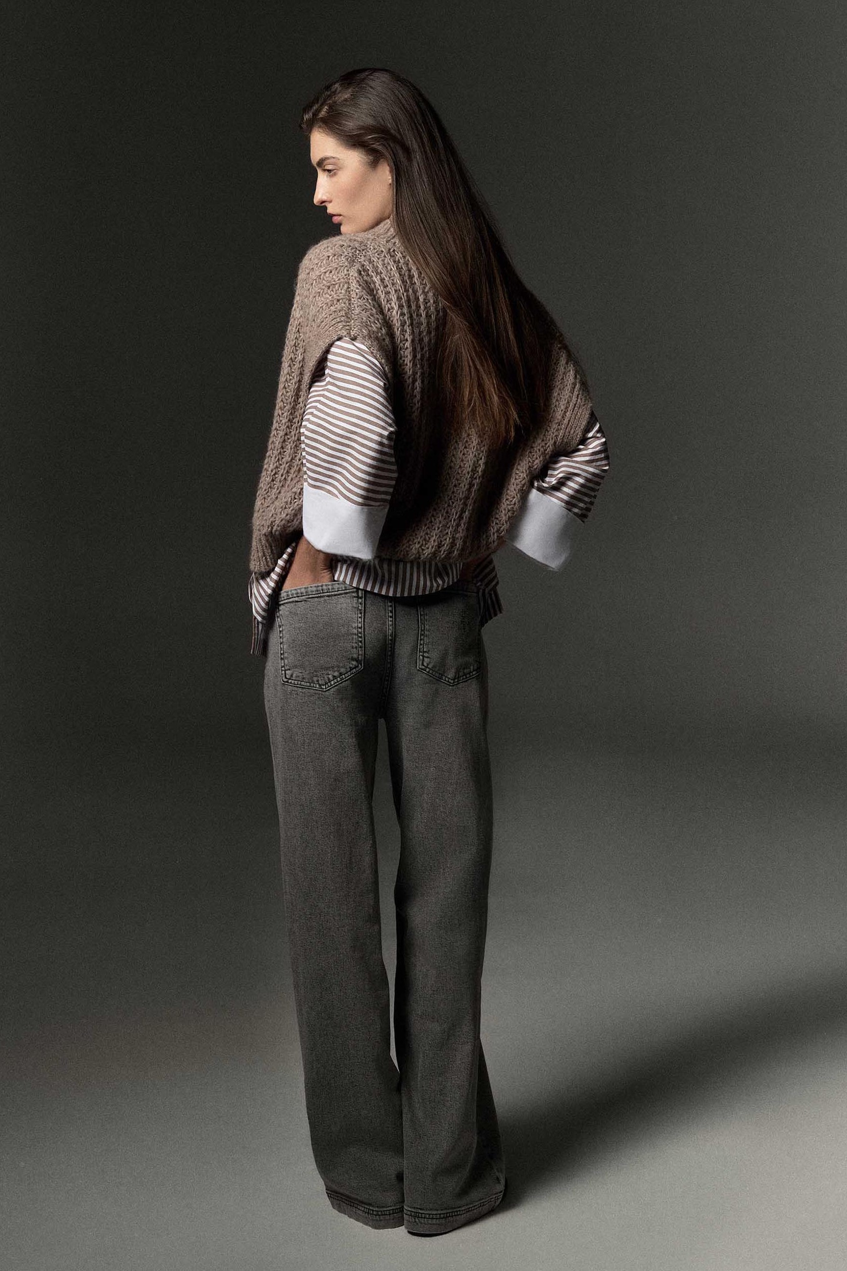 Gebreid vest met knopen