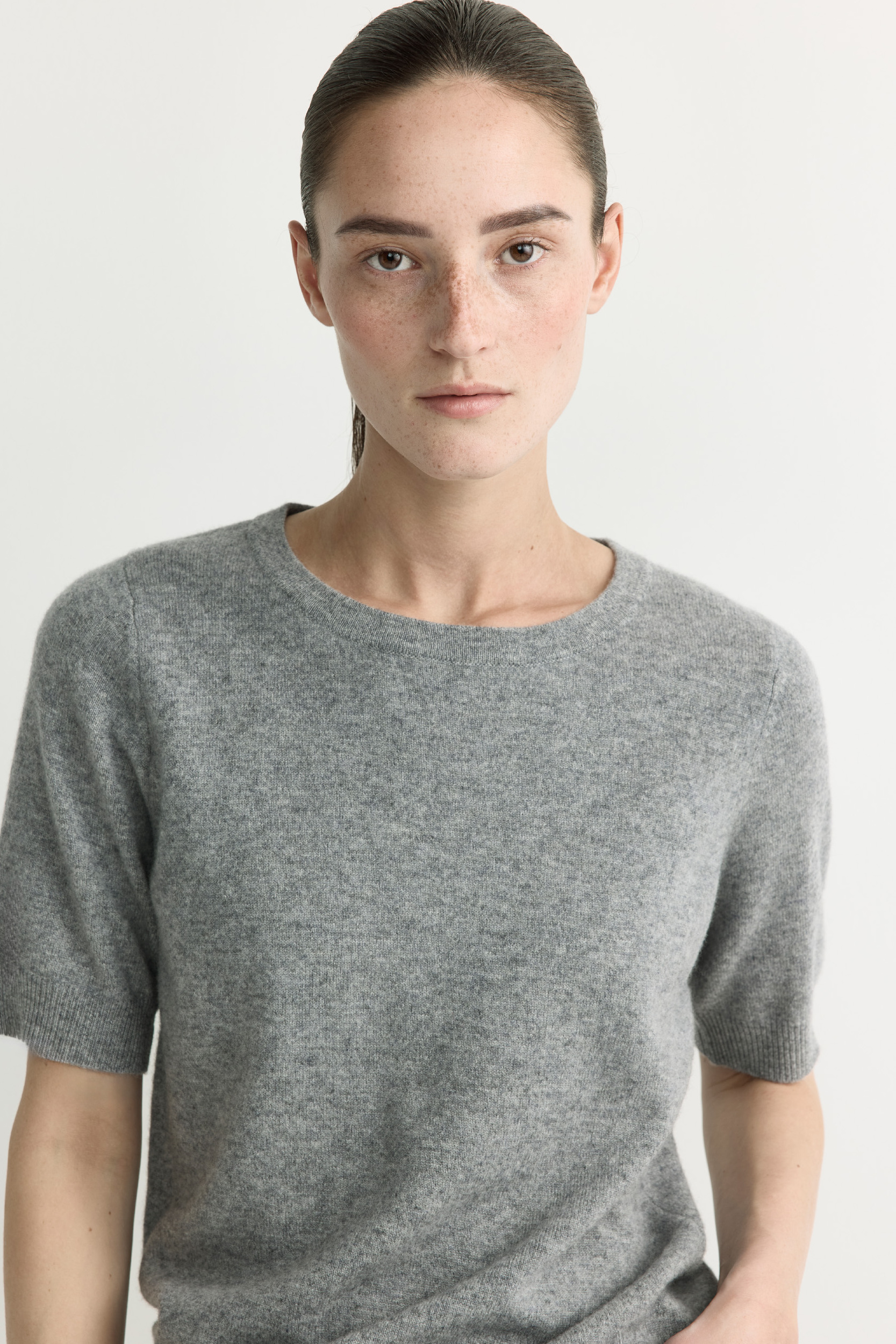 Cashmere trui met korte mouwen