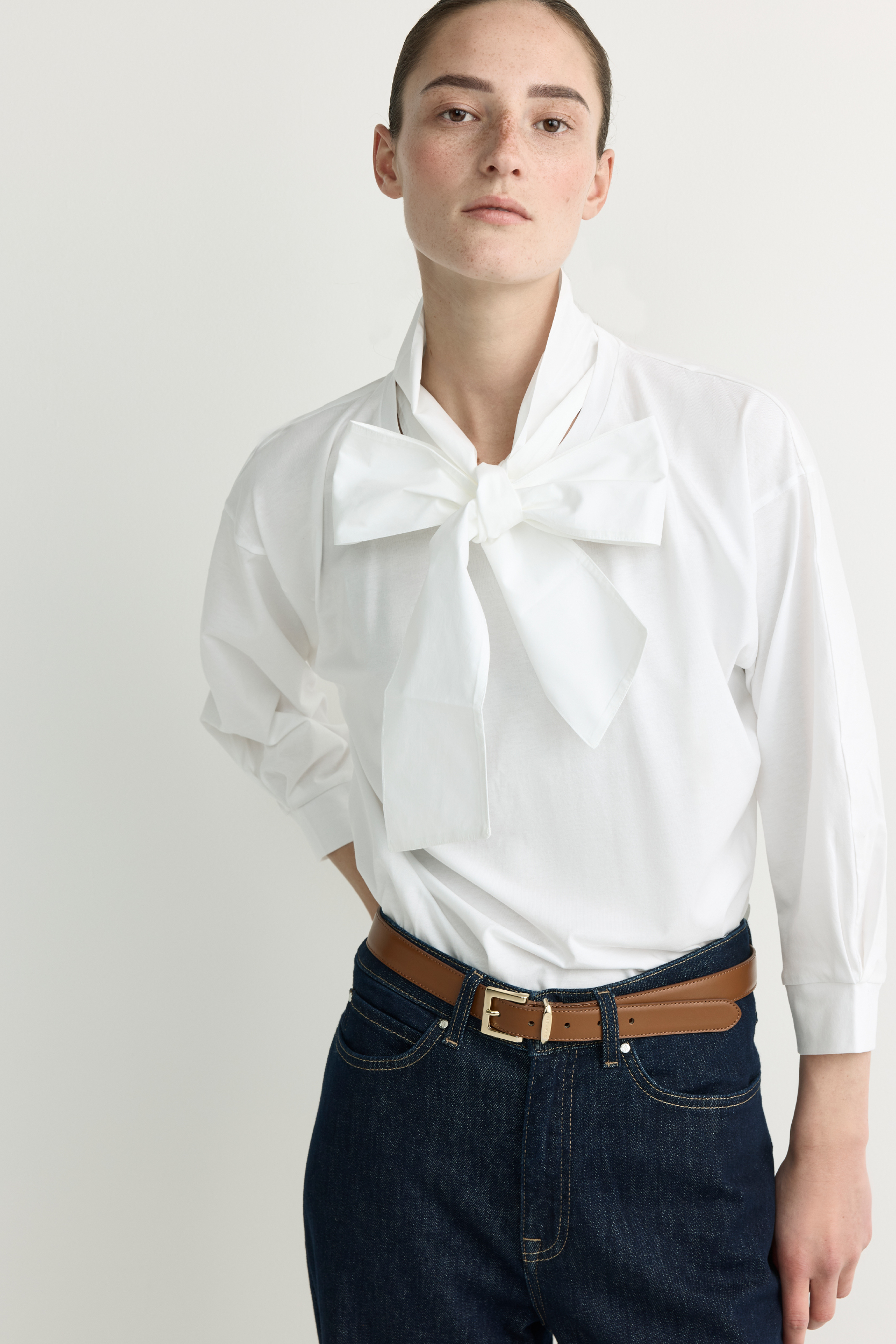 T-shirt avec nœud amovible