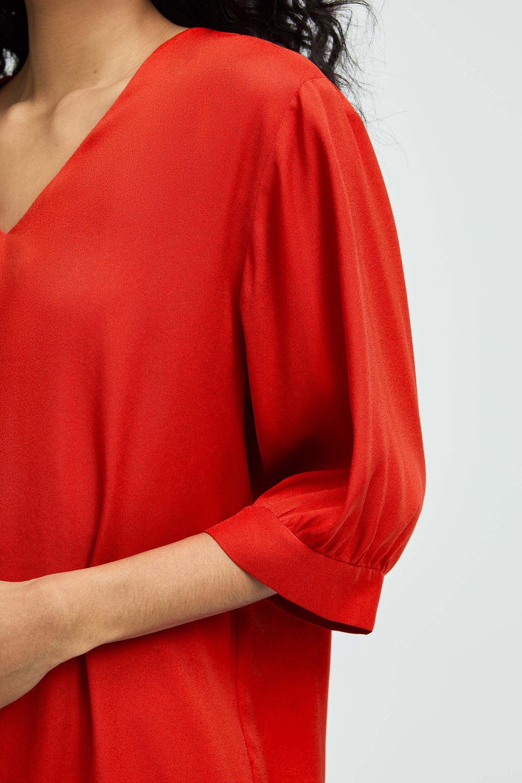 Blouse met V-hals en losse mouwen
